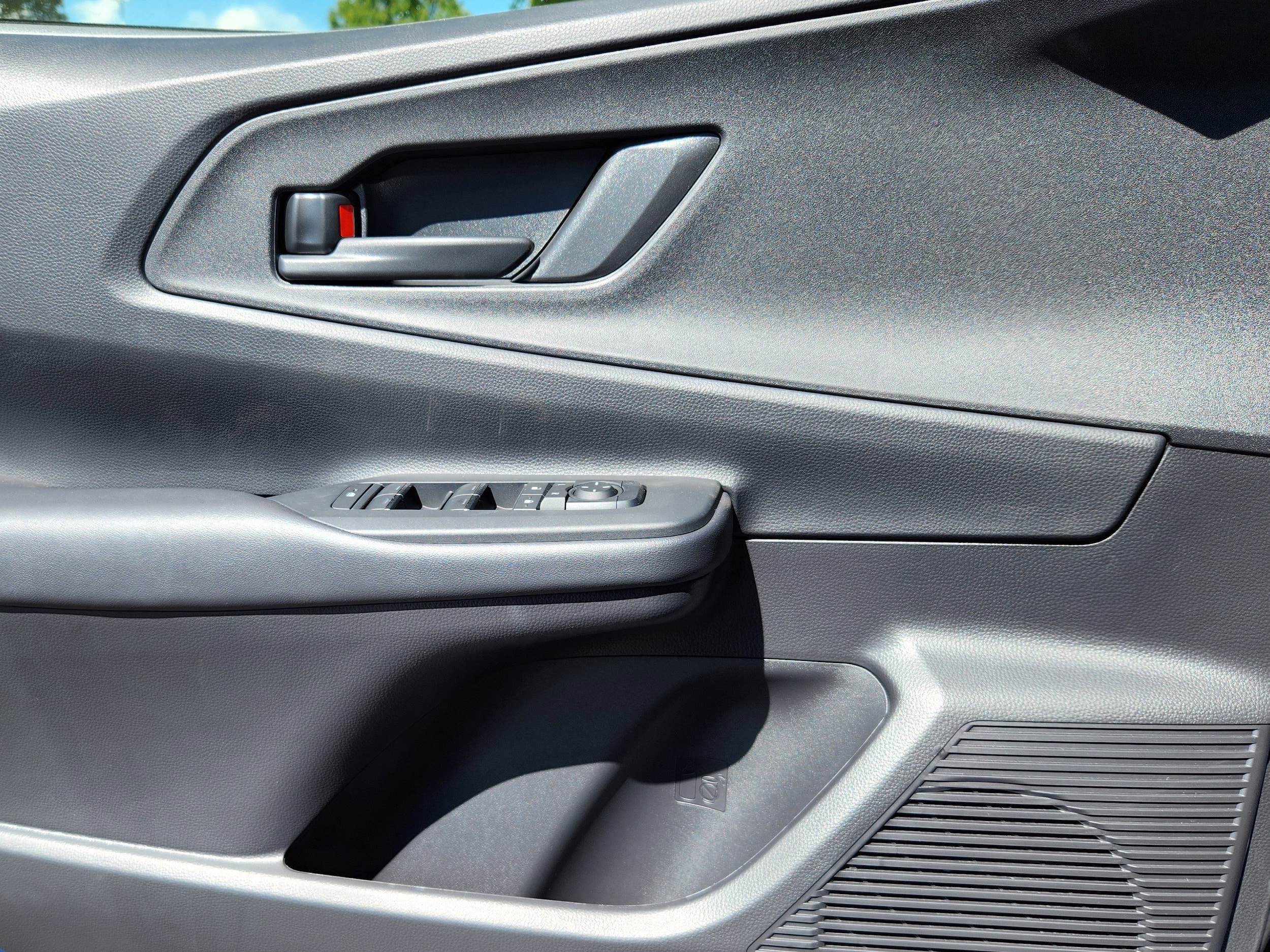 2026 Toyota Prius Plug-in Hybrid SE - Photo 18