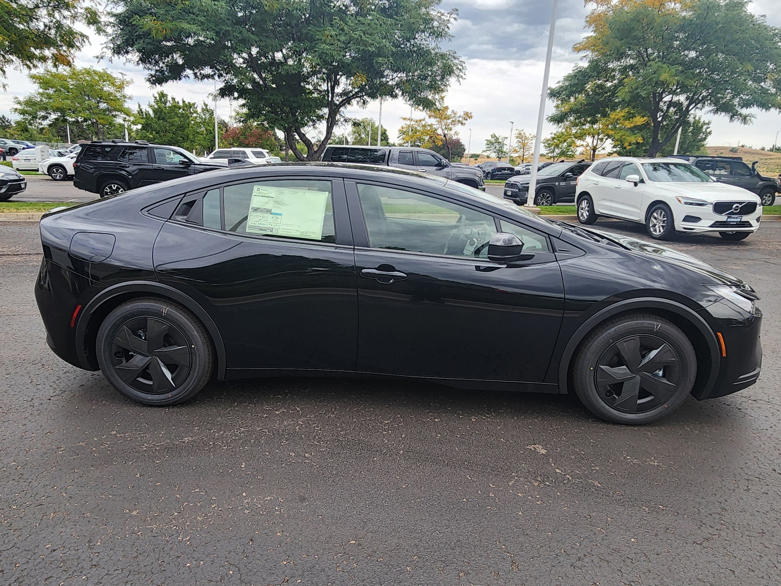 2026 Toyota Prius Plug-in Hybrid SE - Photo 7