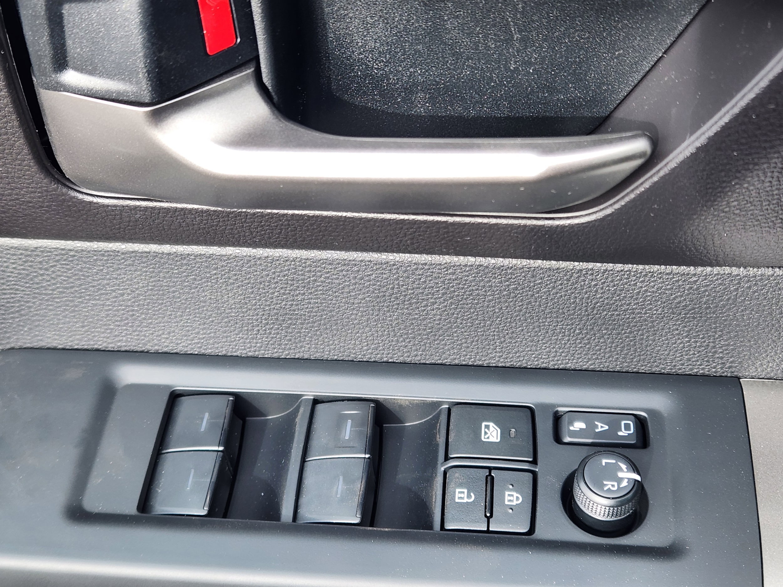 2026 Toyota Tundra SR5 - Photo 18