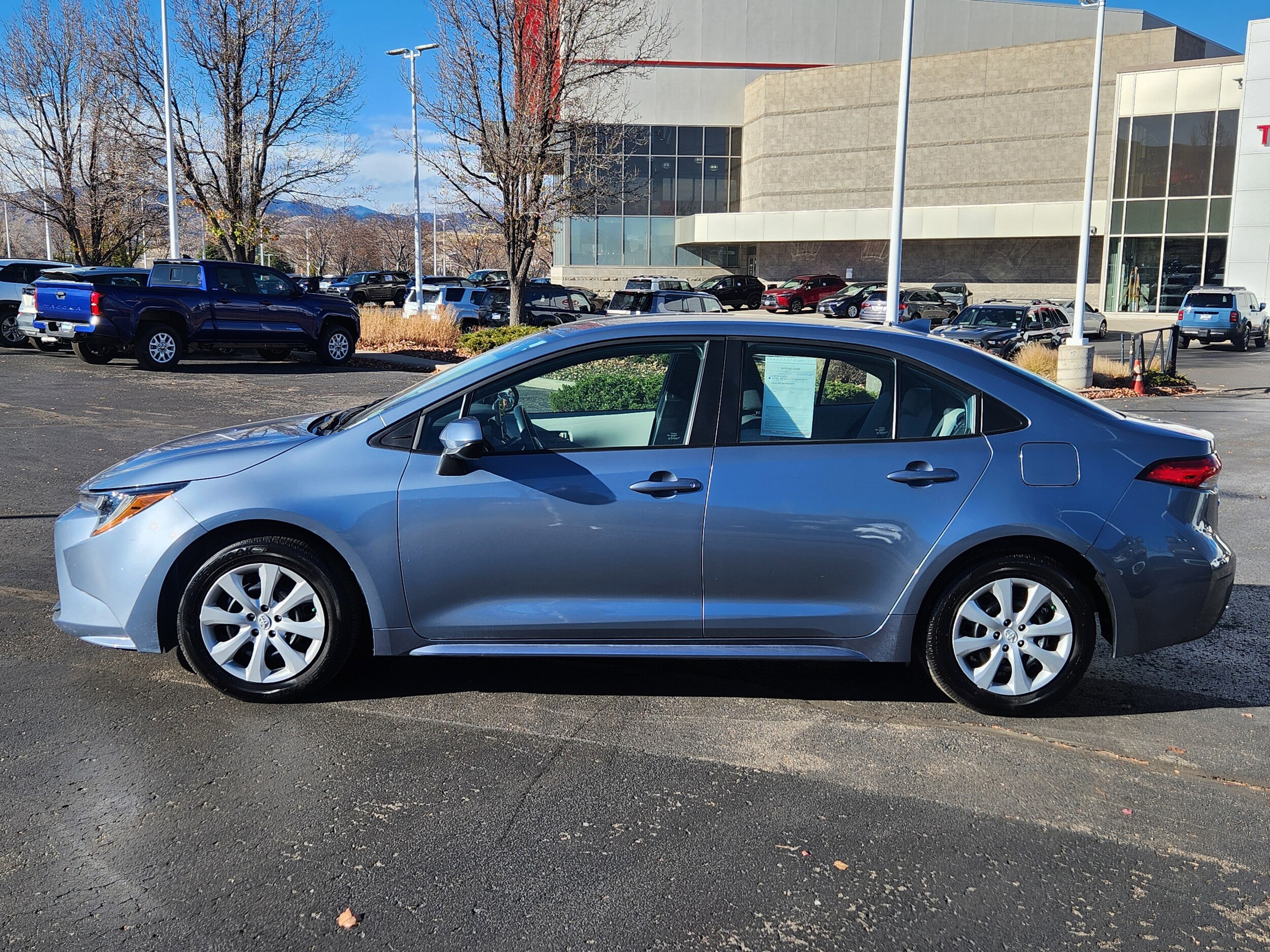 2023 Toyota Corolla LE photo 3