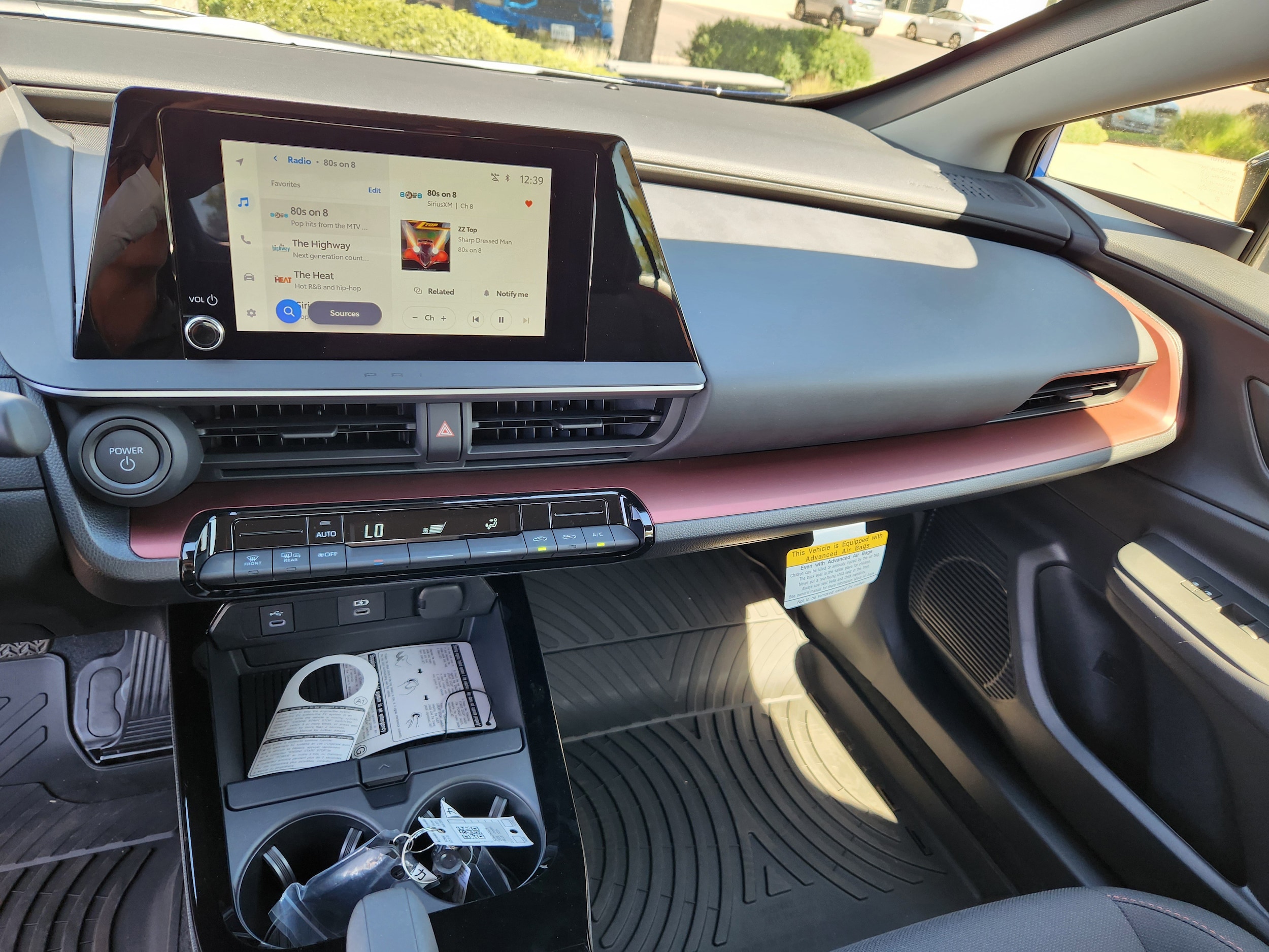 2026 Toyota Prius Plug-in Hybrid SE - Photo 17