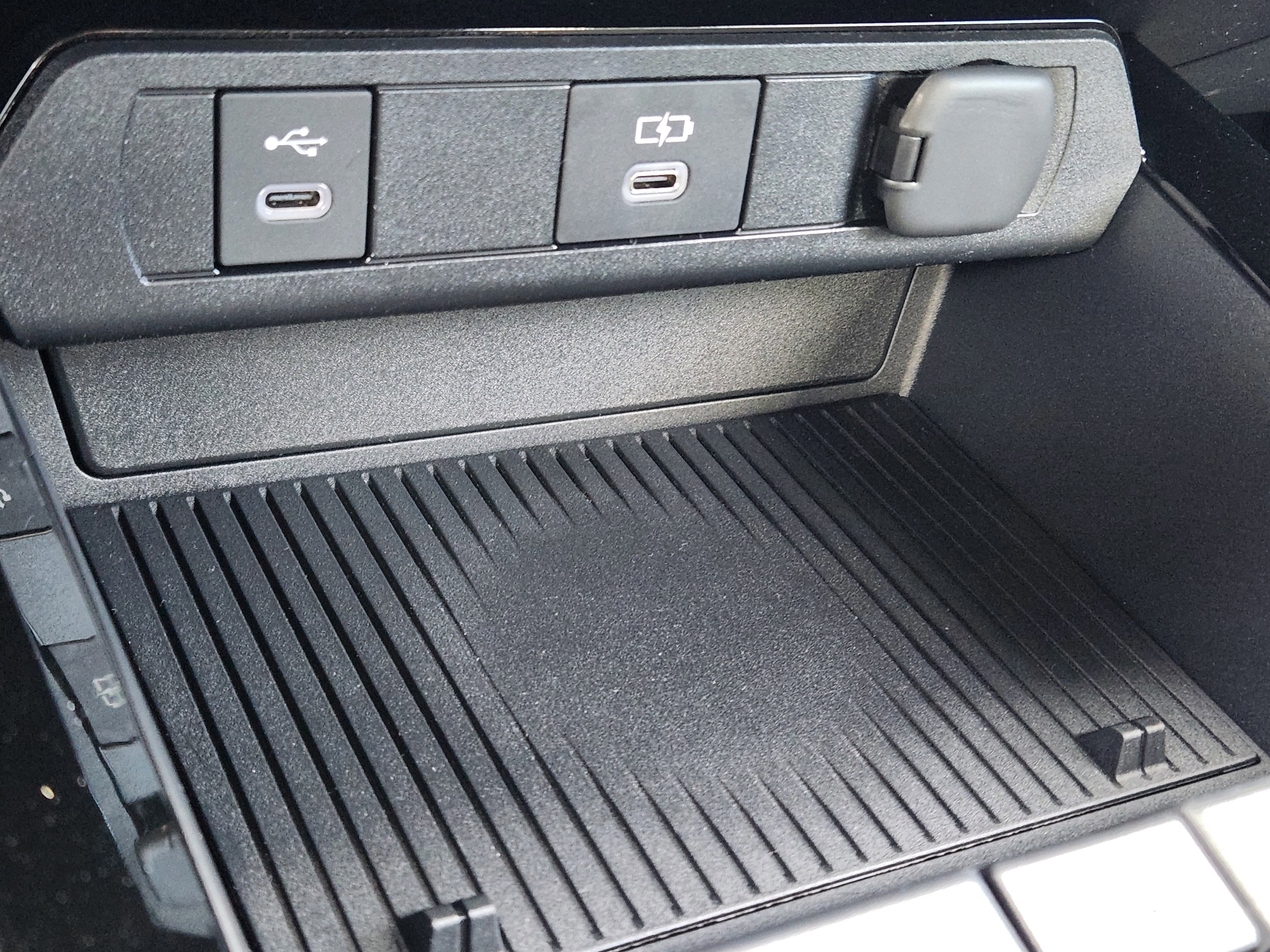 2026 Toyota Prius Limited - Photo 32