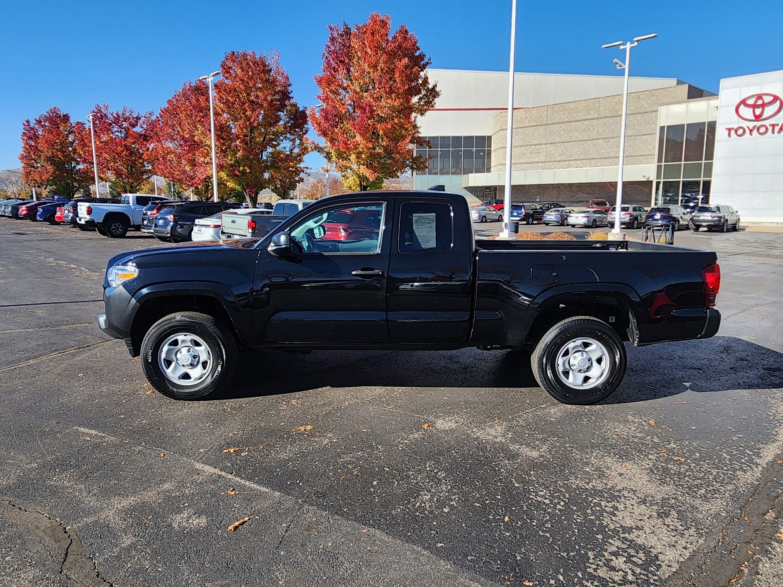 2022 Toyota Tacoma SR photo 3