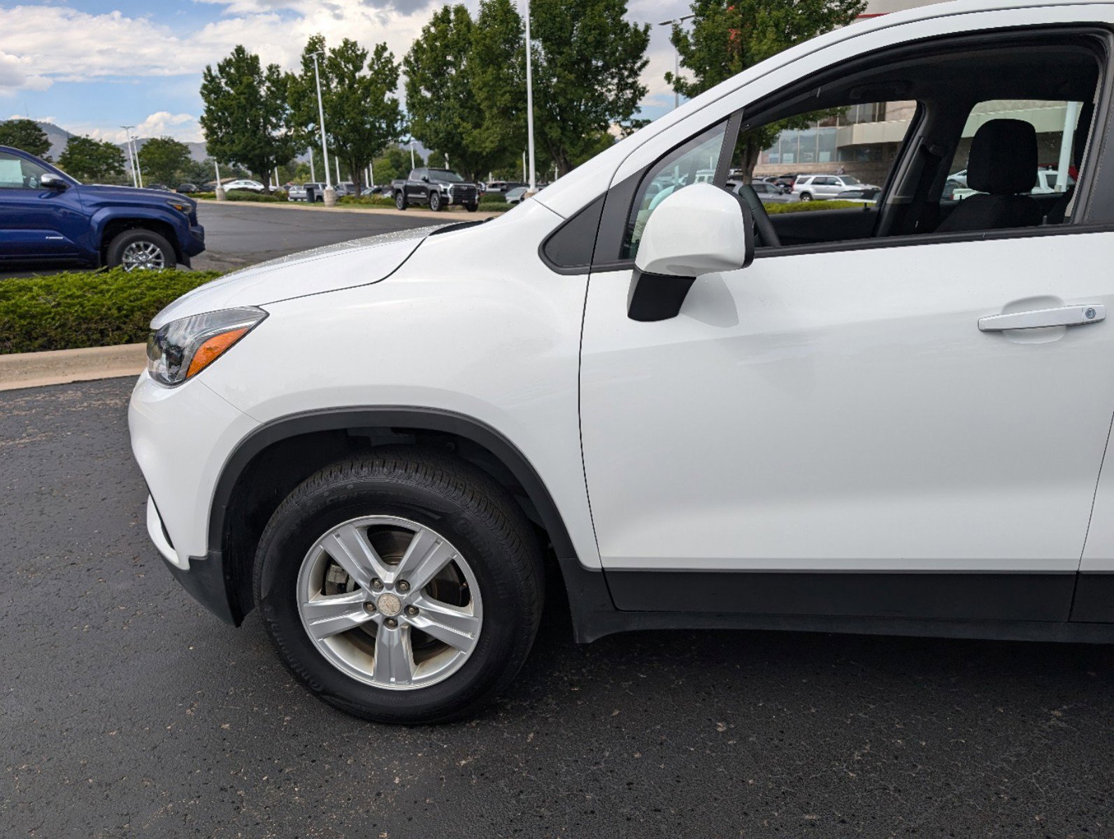 Used 2017 Chevrolet Trax LS with VIN 3GNCJNSB4HL175041 for sale in Lakewood, CO