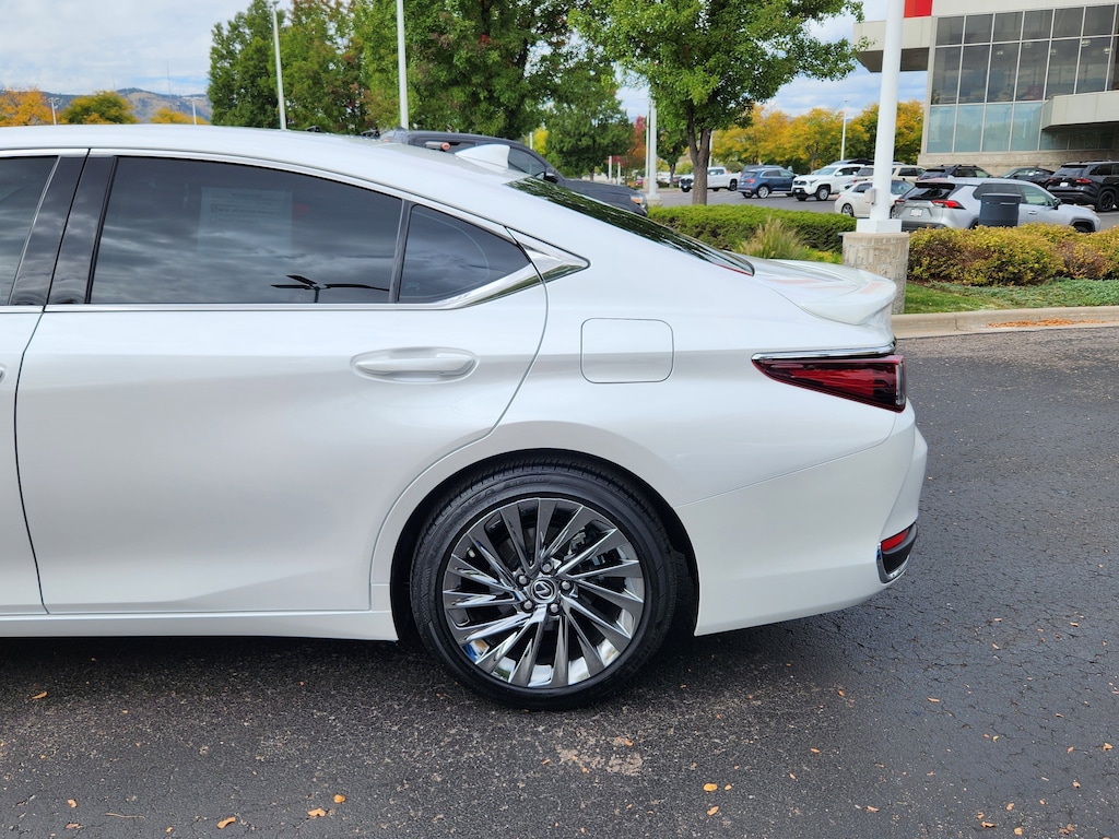 Used 2025 Lexus ES 300h Luxury Sedan