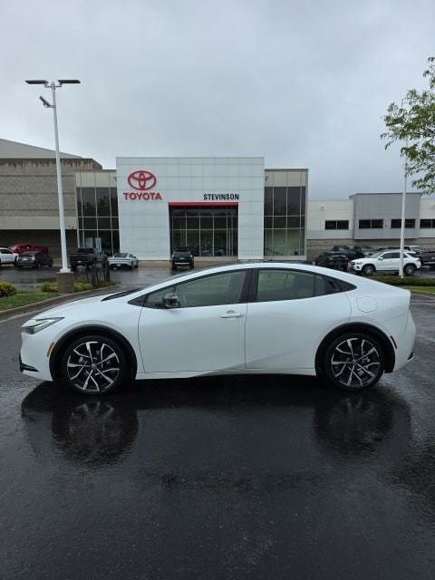 2024 Toyota Prius Prime XSE's photo