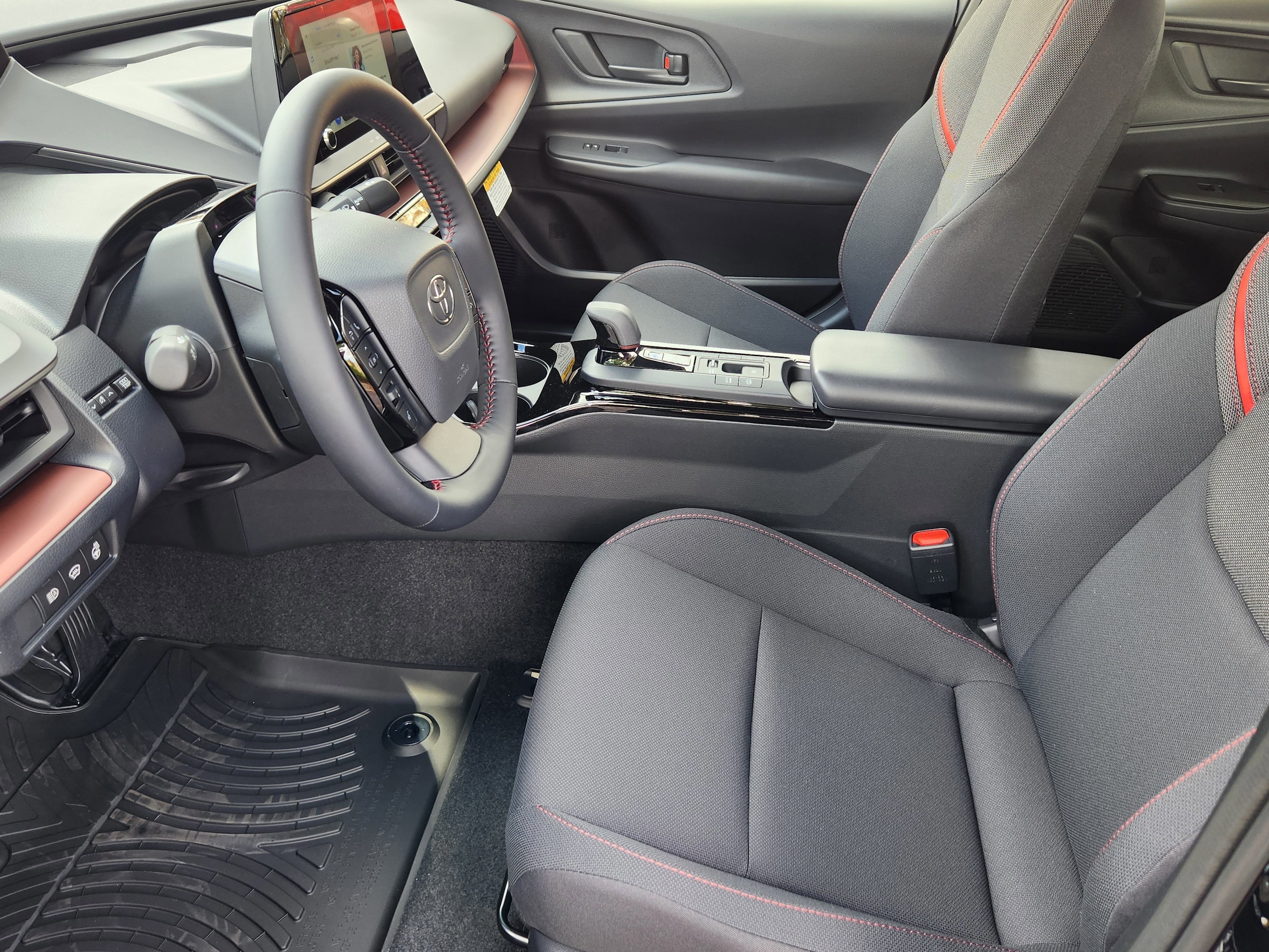 2026 Toyota Prius Plug-in Hybrid SE - Photo 18