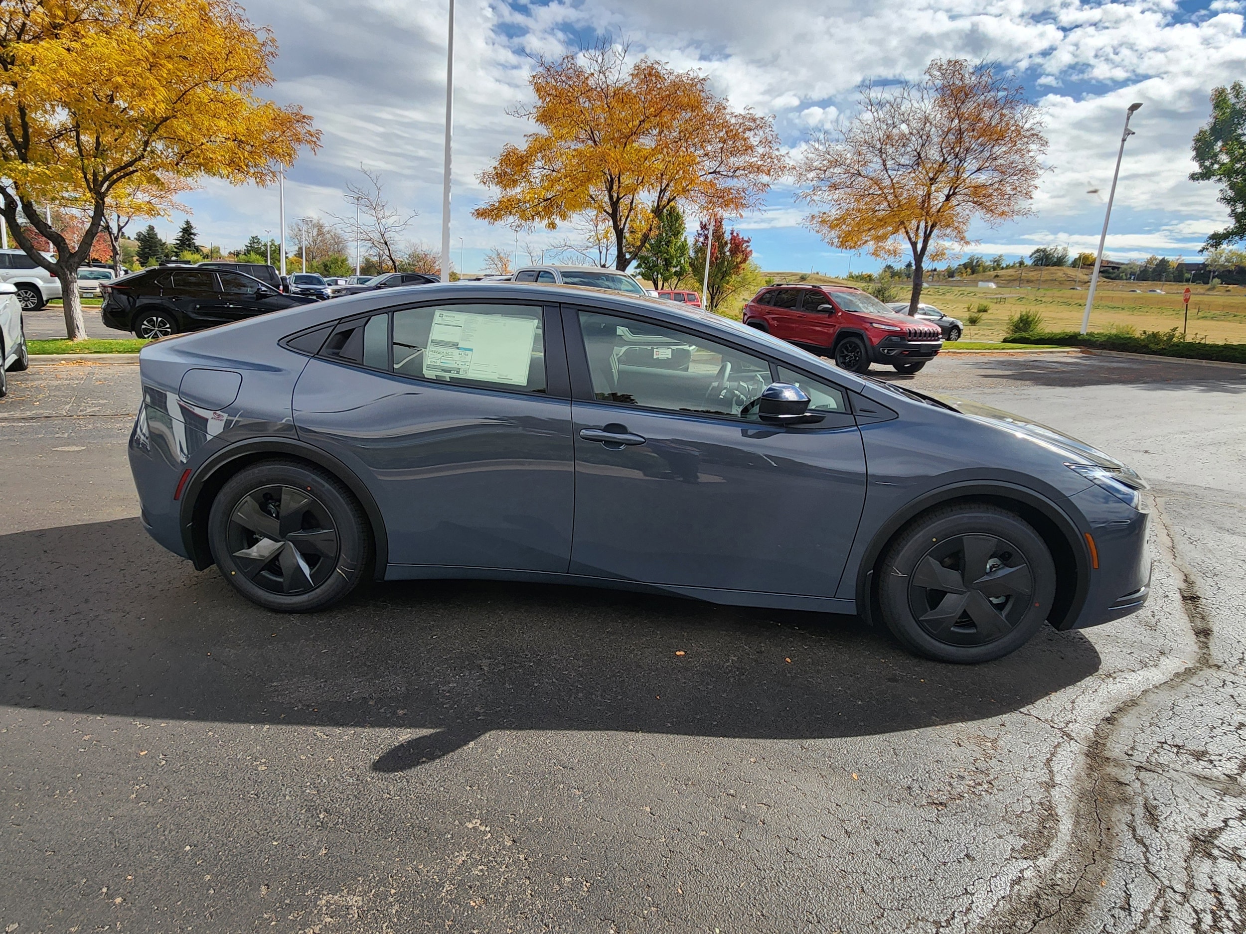 2026 Toyota Prius Plug-in Hybrid SE - Photo 7