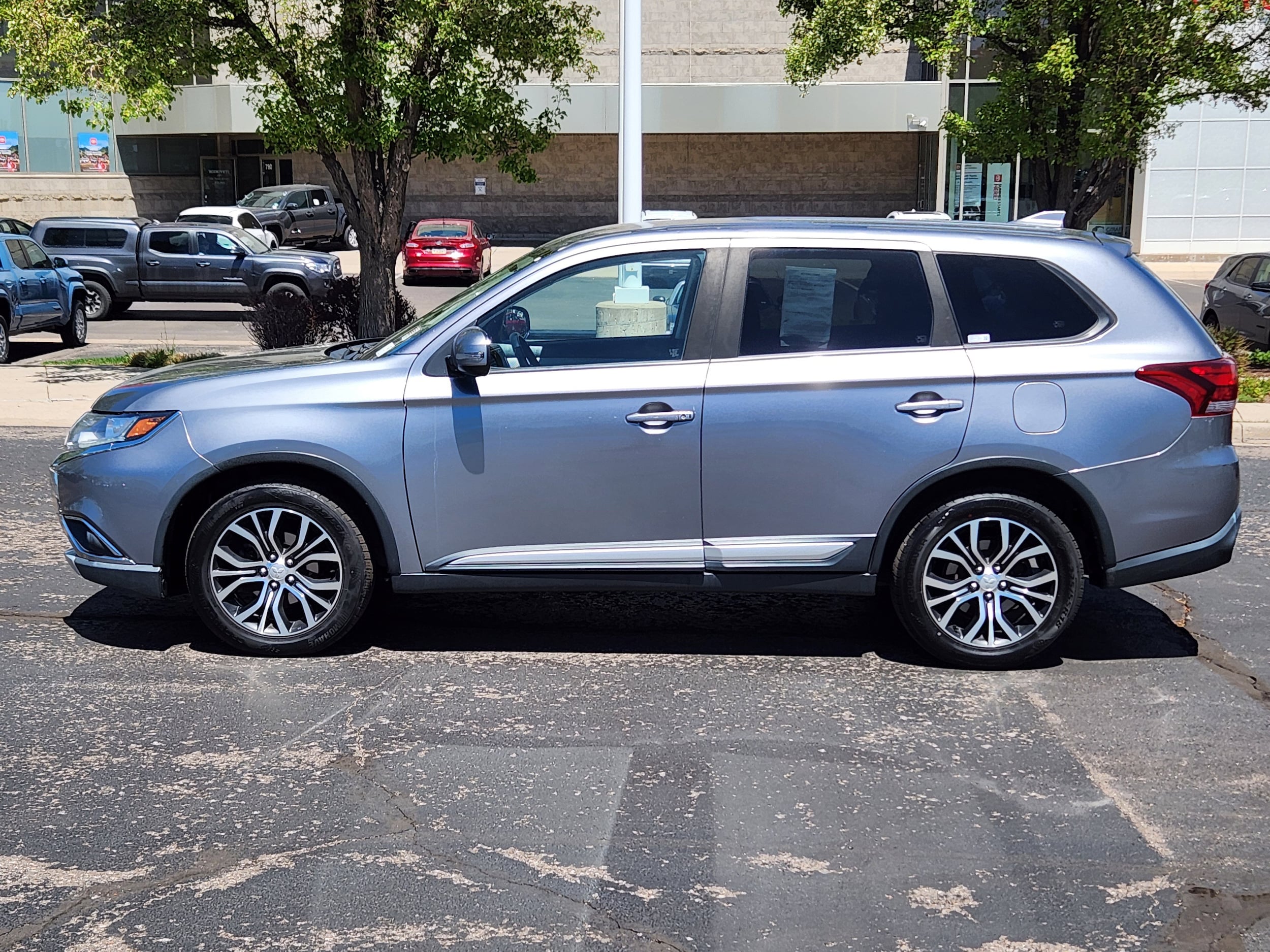 Used 2018 Mitsubishi Outlander SE with VIN JA4AZ3A36JJ003723 for sale in Lakewood, CO