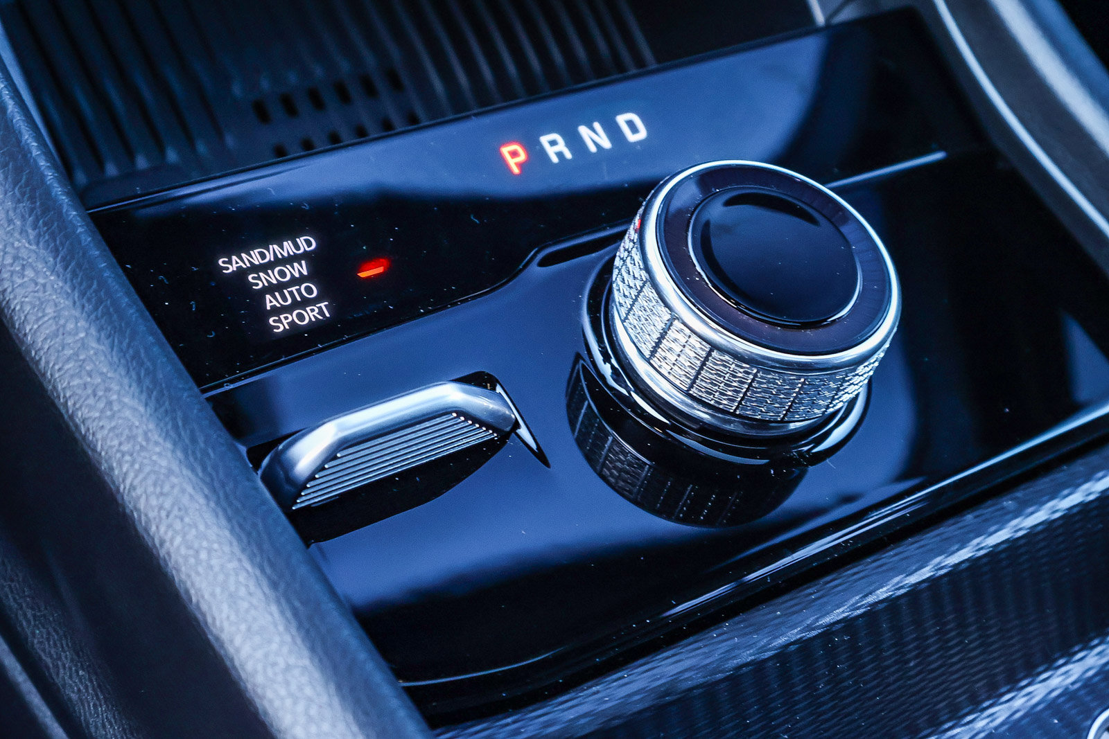 2026 Jeep Grand Cherokee LAREDO 4X4 — photo 13 of 35