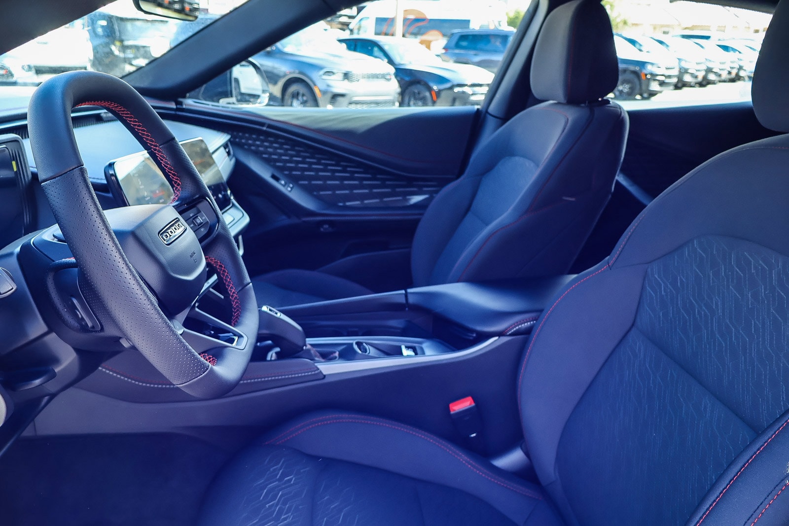 2026 Dodge Charger RT 4-DOOR AWD — foto 13 de 30