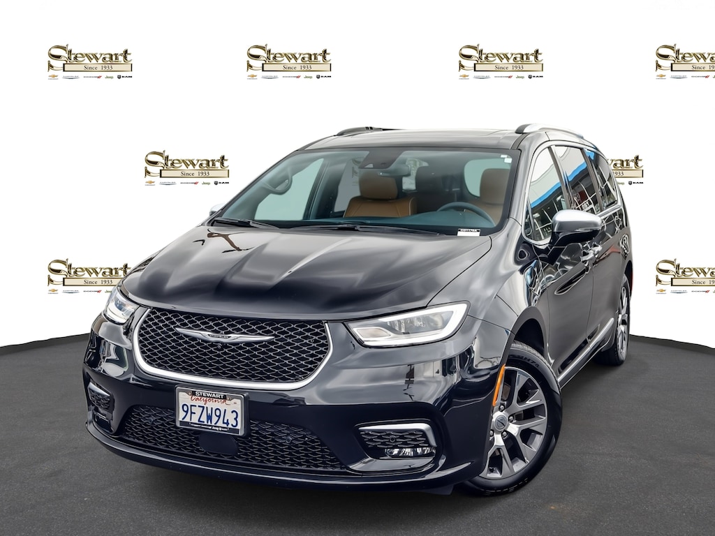 Used 2023 Chrysler Pacifica Plug-In Hybrid Pinnacle Van Passenger Van