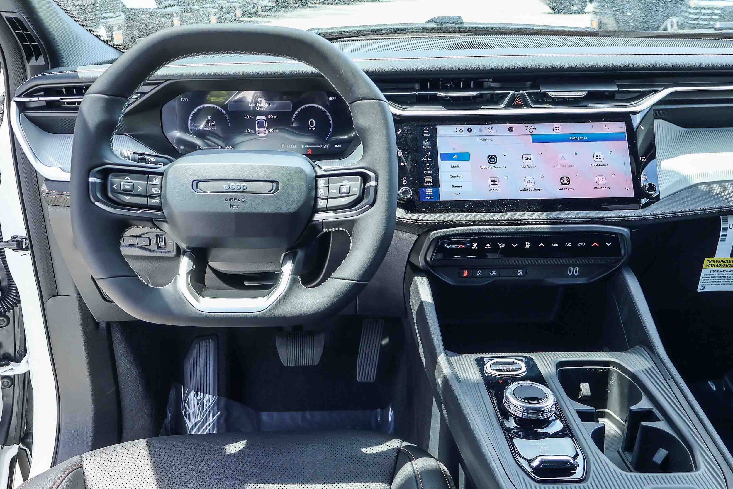 2026 Jeep Cherokee LAREDO 4X4 — foto 3 de 33
