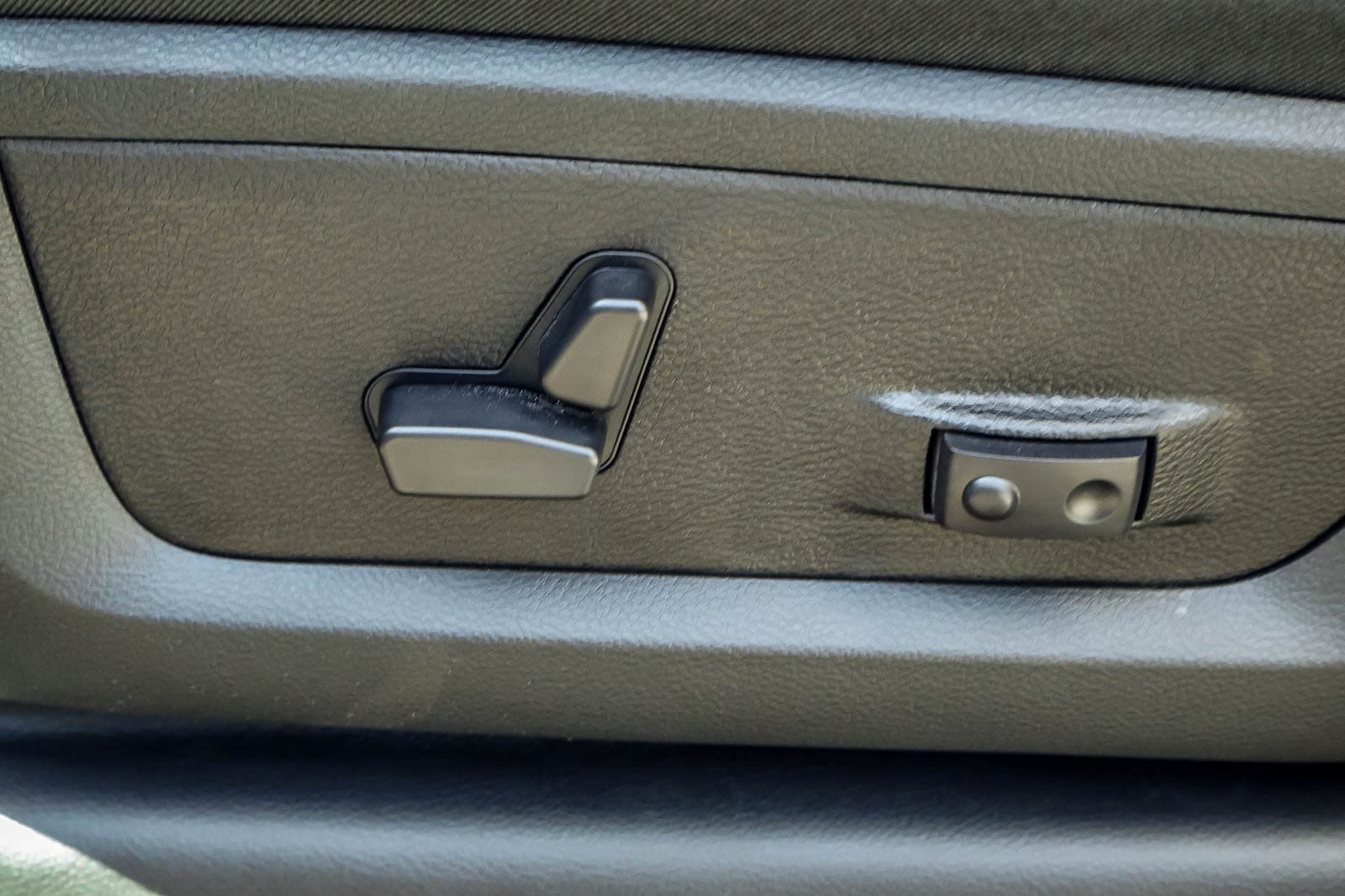 2026 Ram 3500 LARAMIE CREW CAB 4X4 — photo 14 of 33