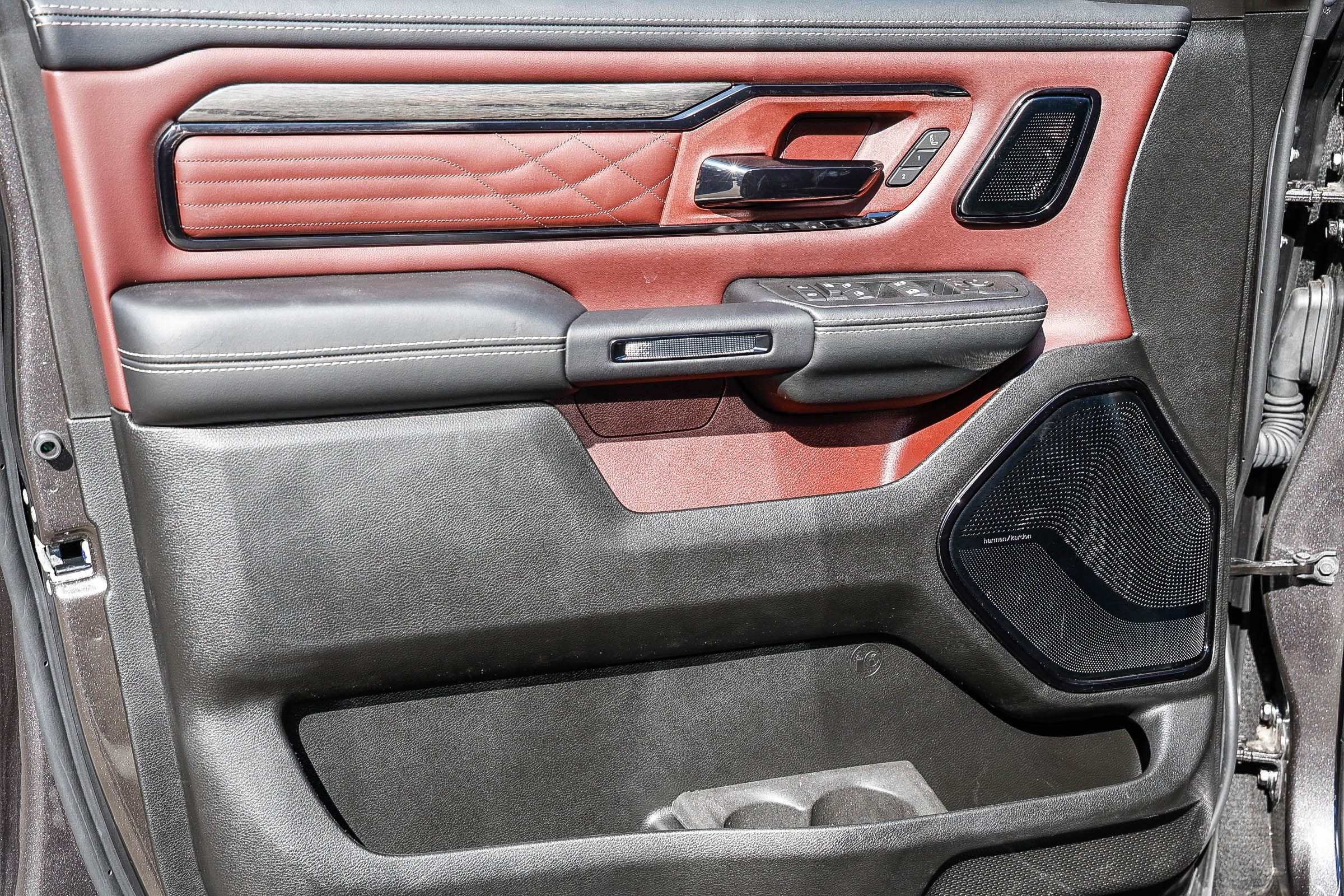 2026 Ram 1500 LIMITED CREW CAB 4X4 — 第 11 张照片，共 31 张