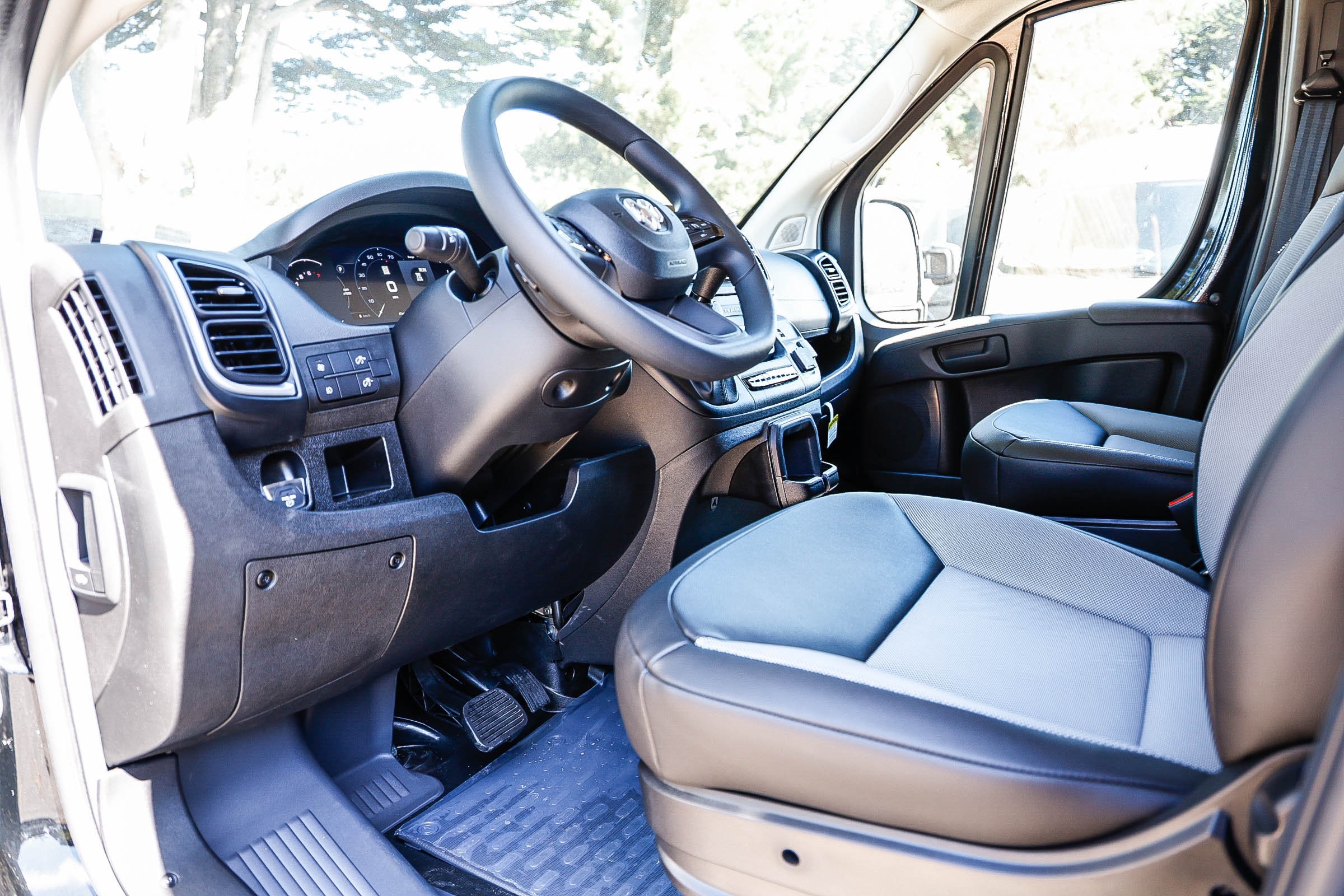 2026 Ram ProMaster 1500 PROMASTER C/V LR 136 WB — foto 2 de 29