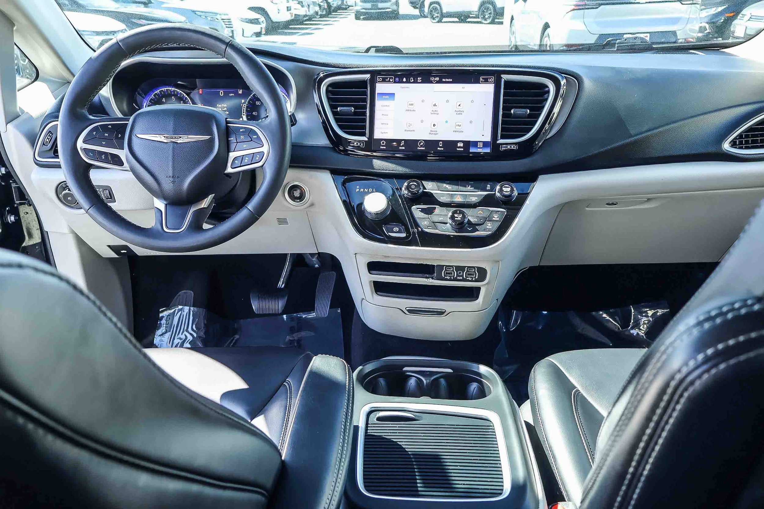 2023 Chrysler Pacifica Touring L photo 6