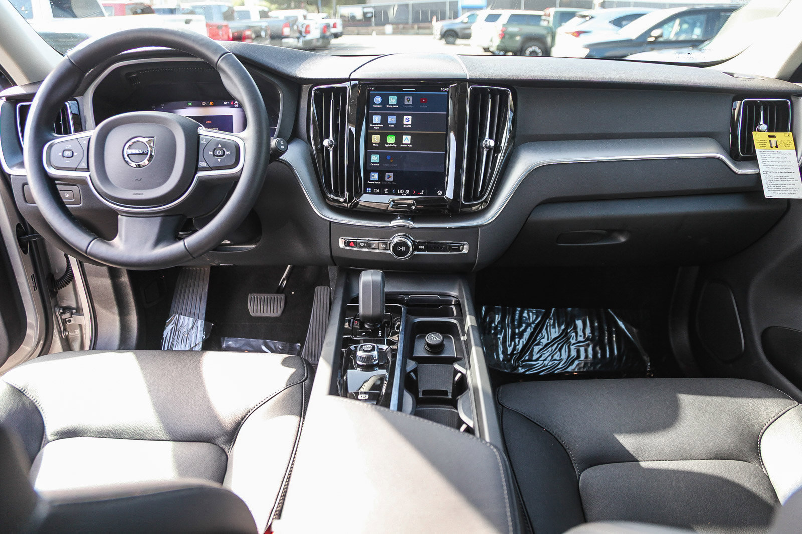 2025 Volvo XC60 plug-in hybrid T8 Core photo 3