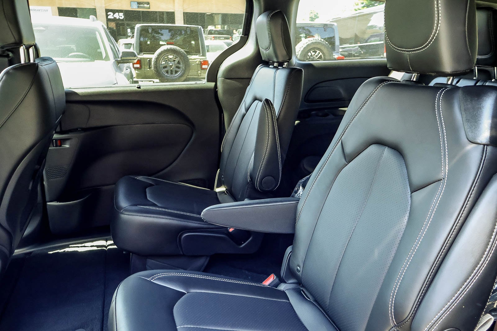 2026 Chrysler Pacifica SELECT — photo 16 of 34
