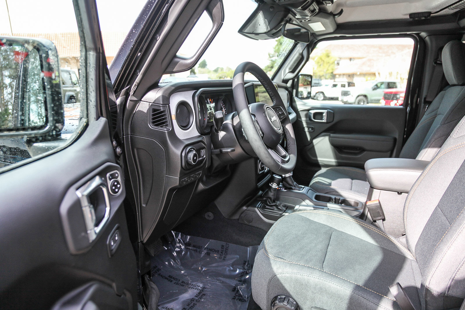2026 Jeep Wrangler 2-DOOR SPORT — 第 2 张照片，共 30 张