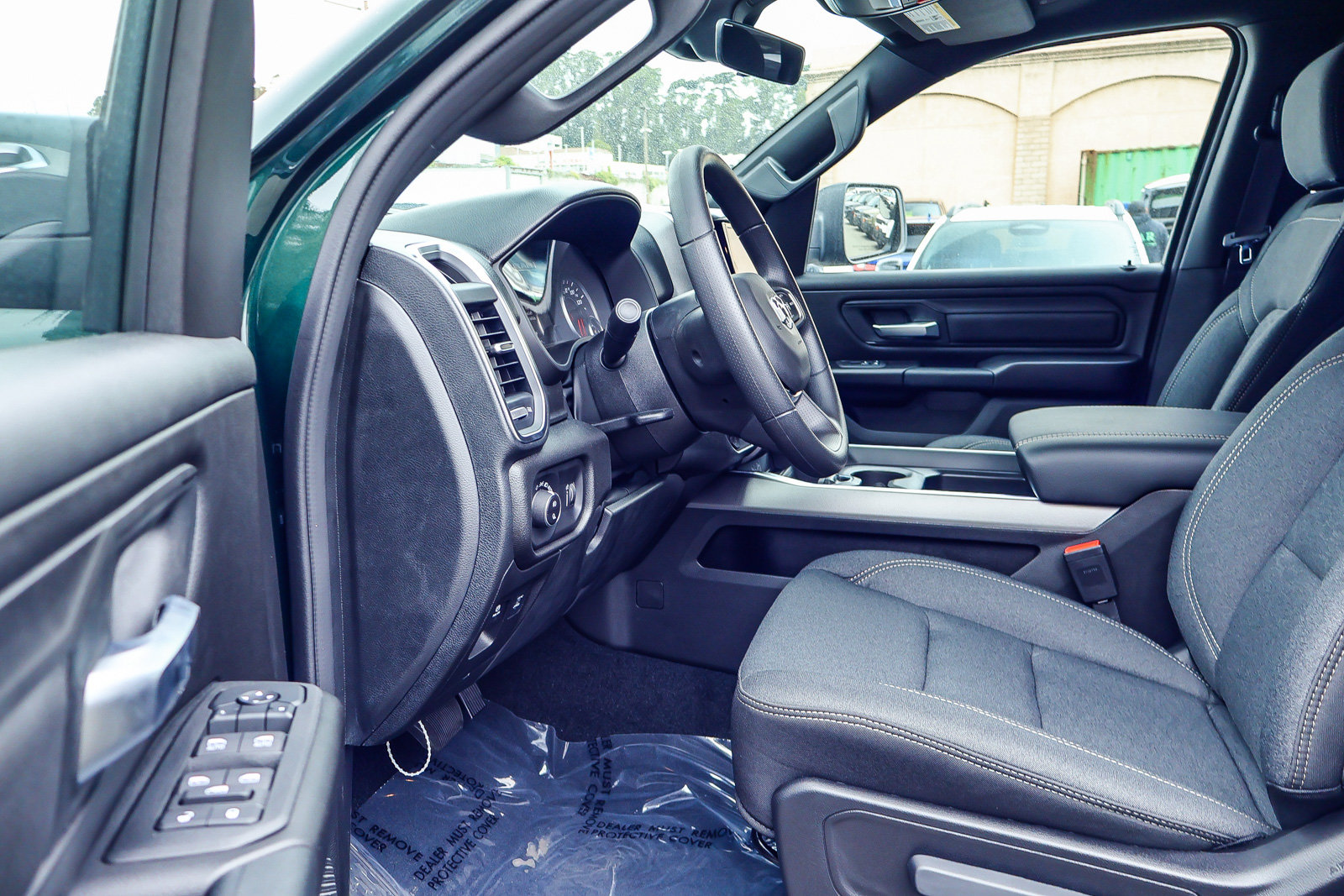 2026 Ram 1500 TRADESMAN CREW CAB 4X4 — 第 2 张照片，共 30 张