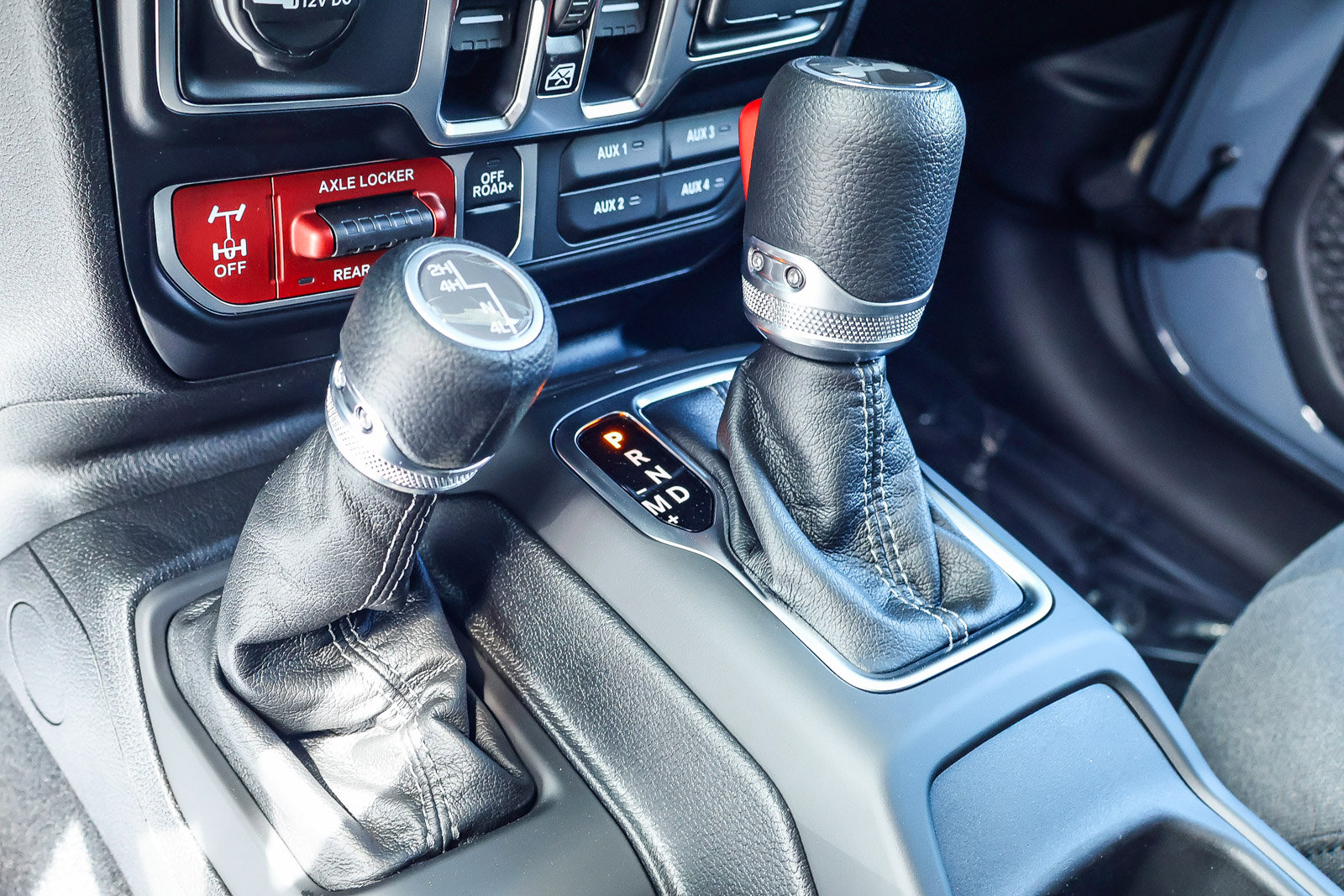 2026 Jeep Wrangler 4-DOOR SPORT — photo 11 of 32