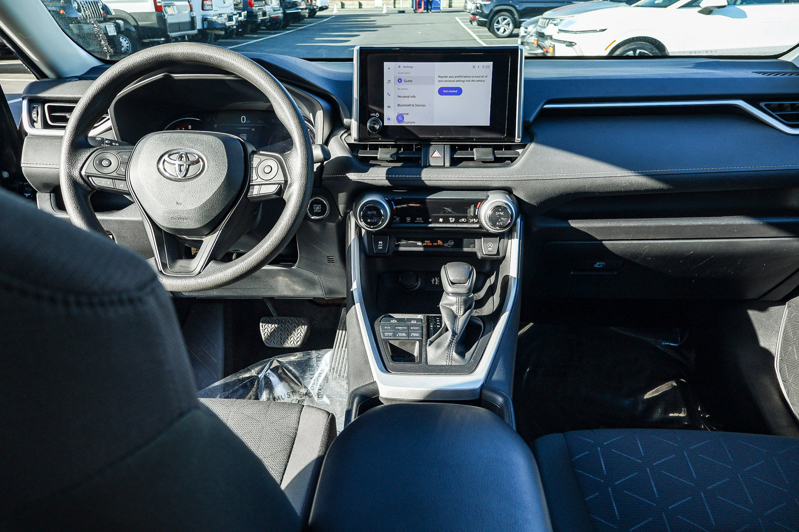 2024 Toyota RAV4 XLE photo 6