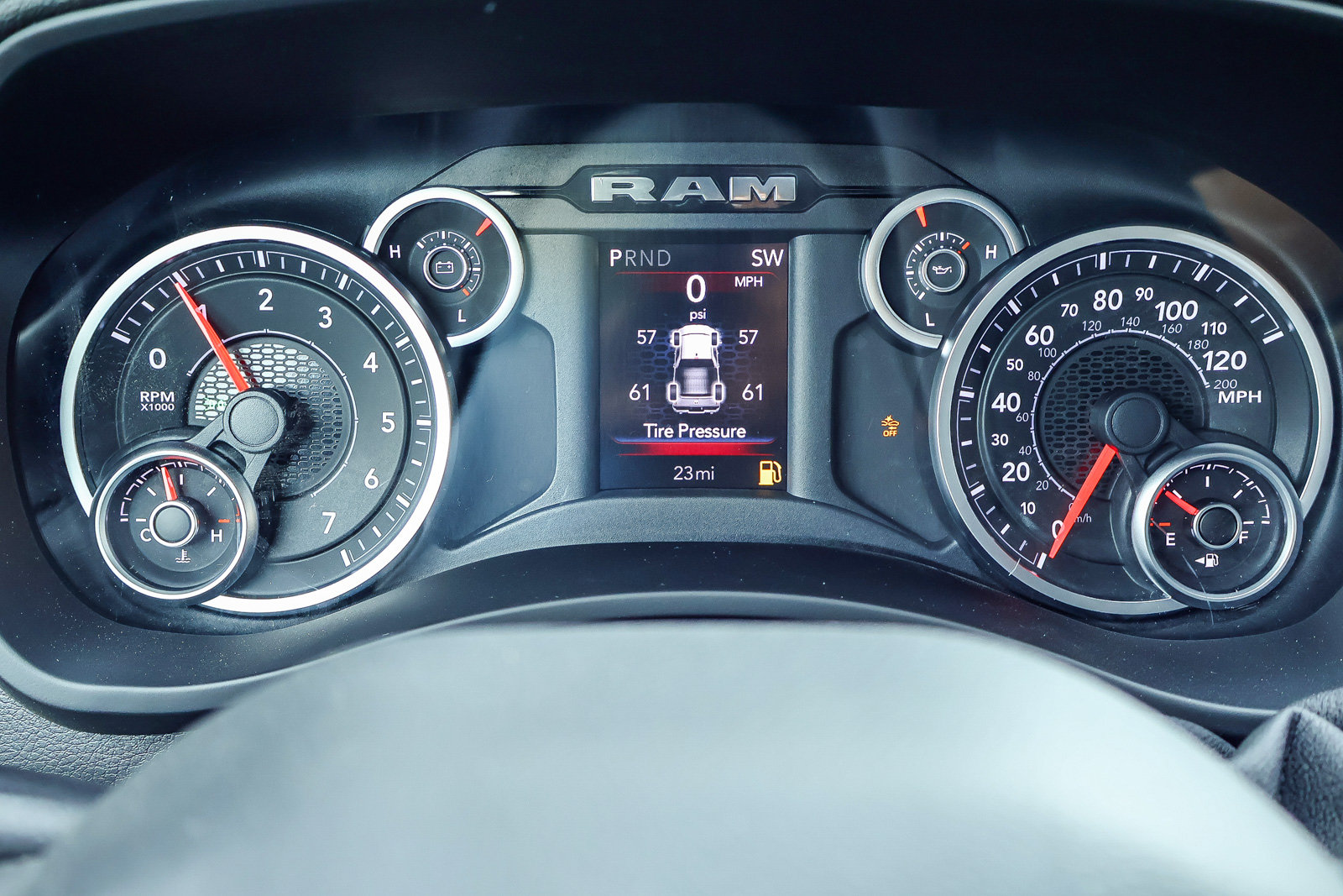 2026 Ram 2500 TRADESMAN CREW CAB 4X4 — foto 13 de 31