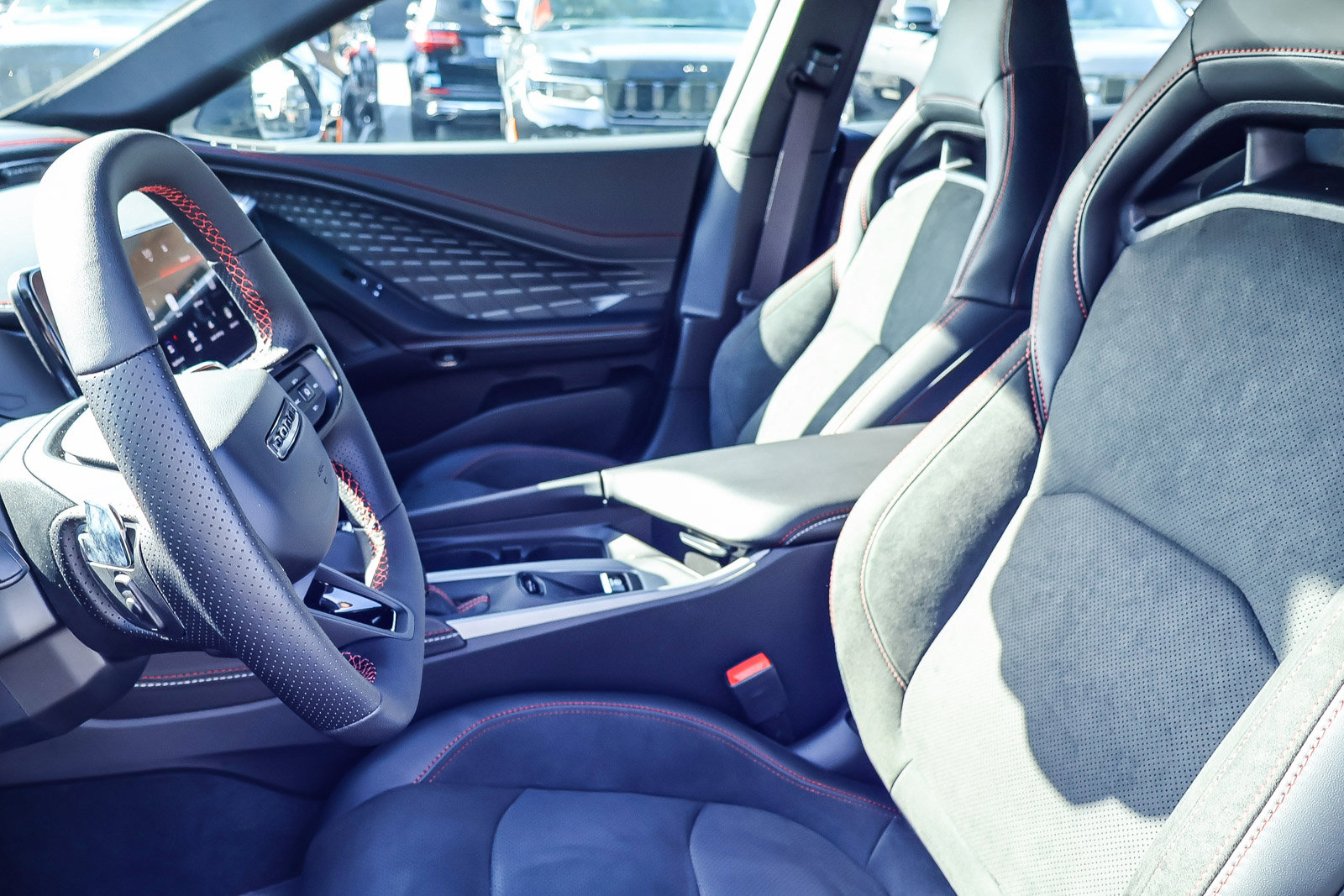 2026 Dodge Charger RT 4-DOOR AWD — larawan 16 ng 34