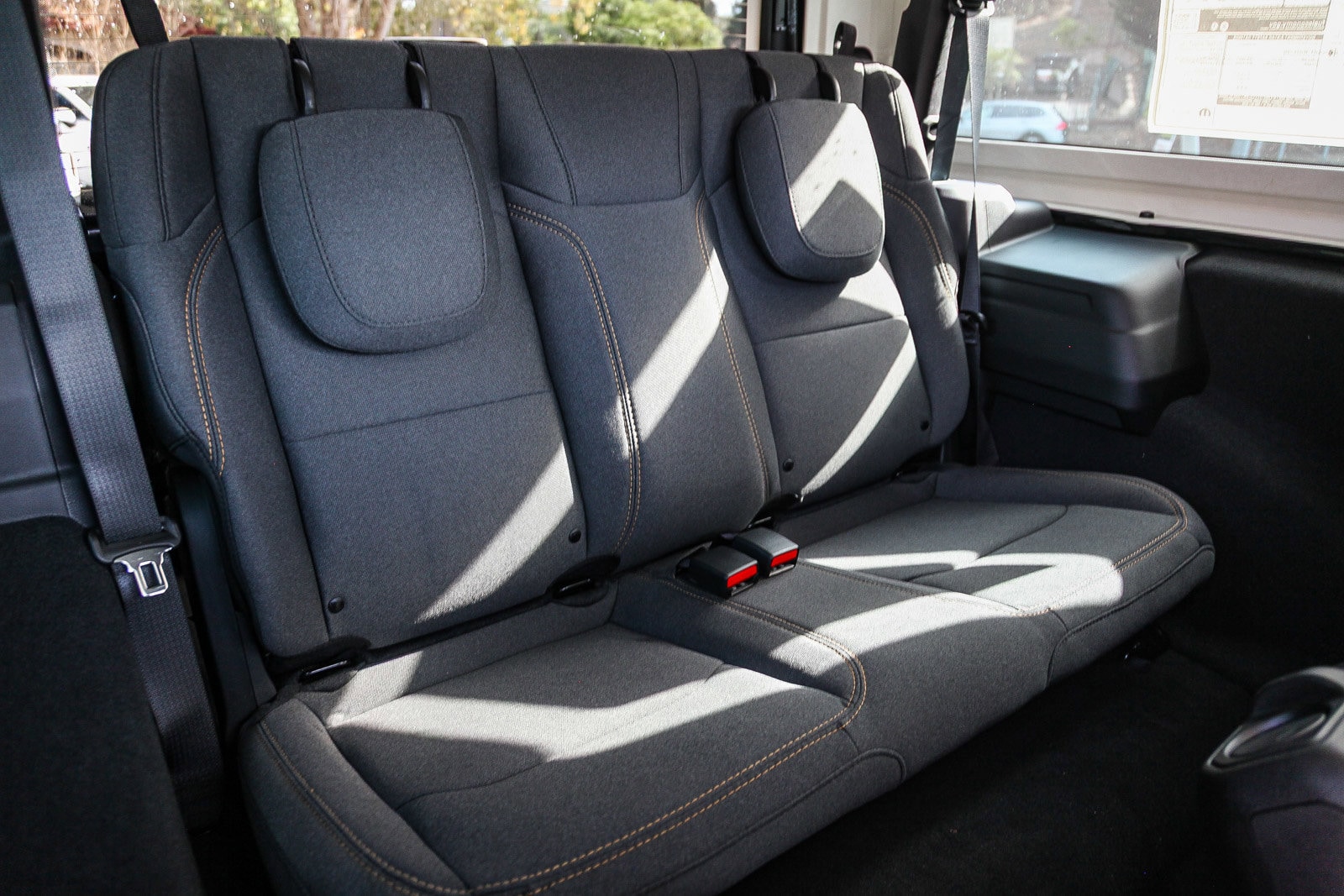2026 Jeep Wrangler 2-DOOR SPORT — 第 14 张照片，共 30 张