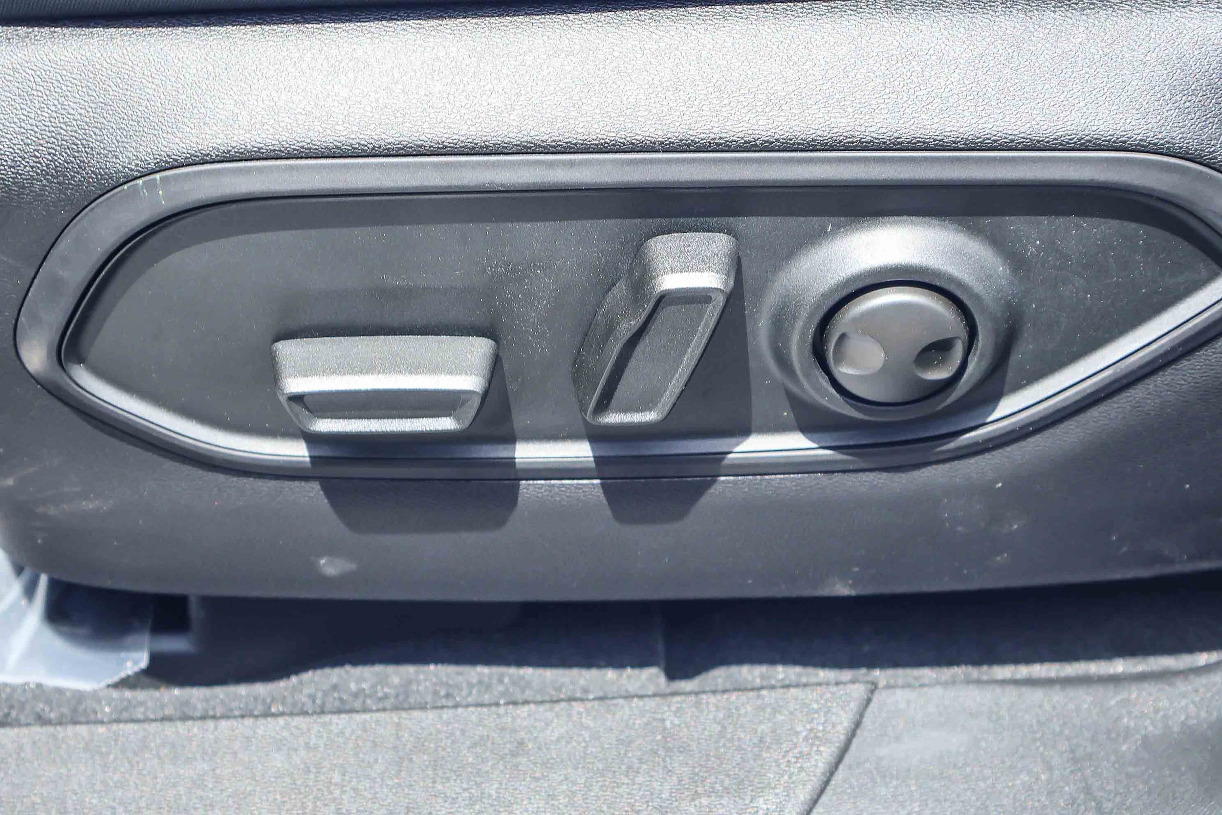 2026 Jeep Cherokee LAREDO 4X4 — foto 13 de 33