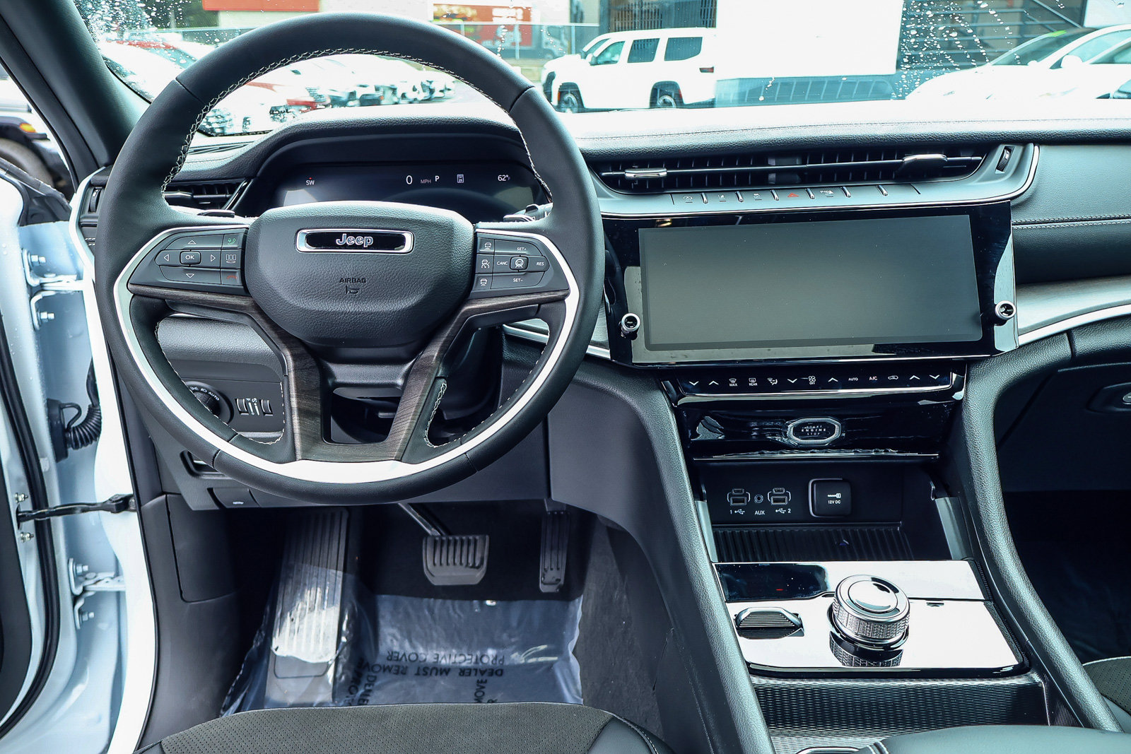 2026 Jeep Grand Cherokee L LAREDO 4X4 — foto 3 de 35