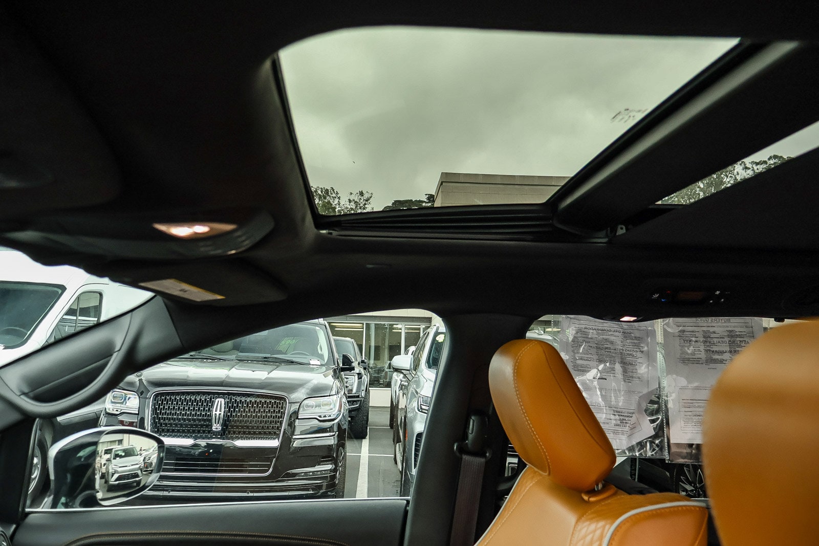 2023 Chrysler Pacifica Plug-In Hybrid Pinnacle photo 3