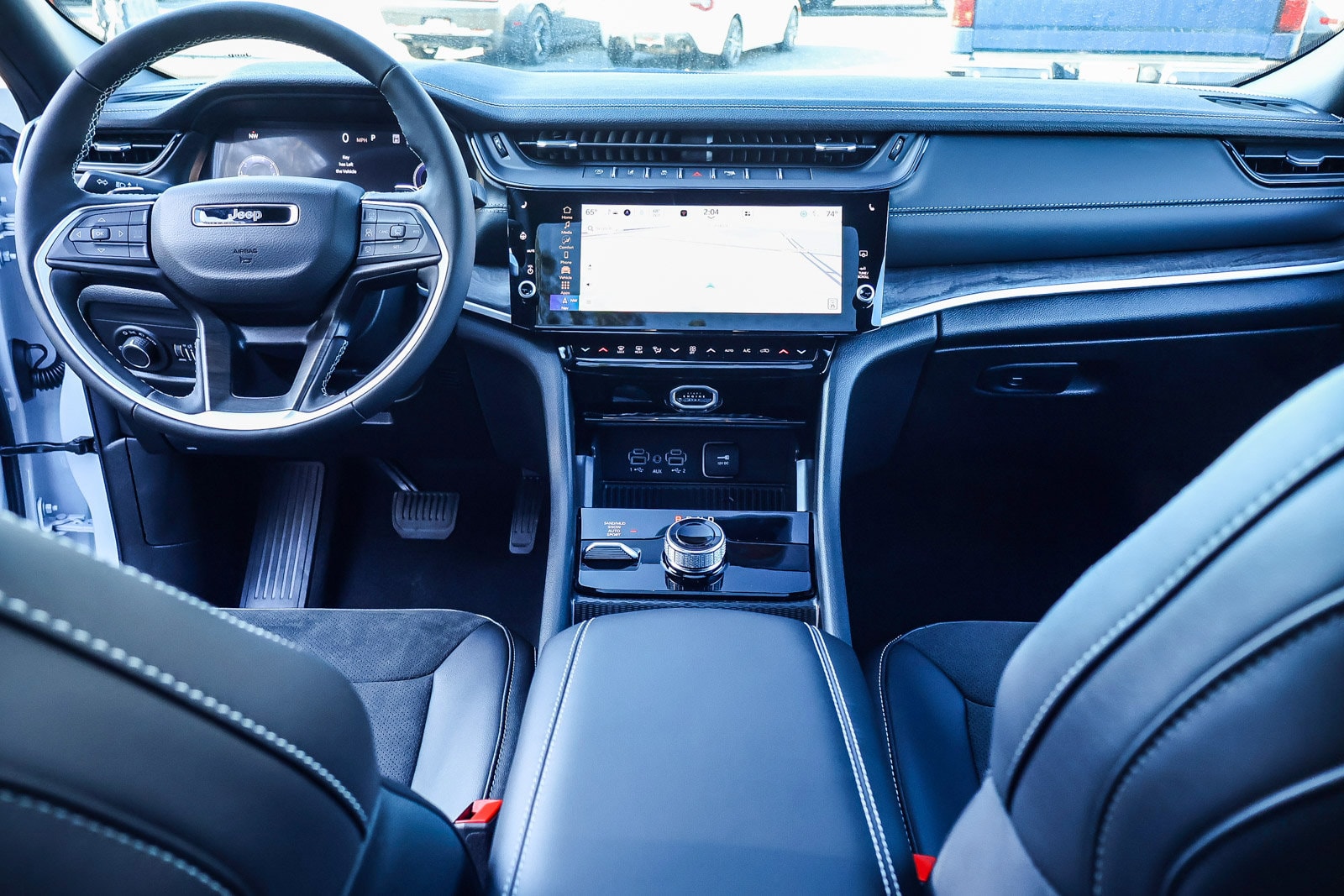 2026 Jeep Grand Cherokee LAREDO 4X4 — photo 11 of 35