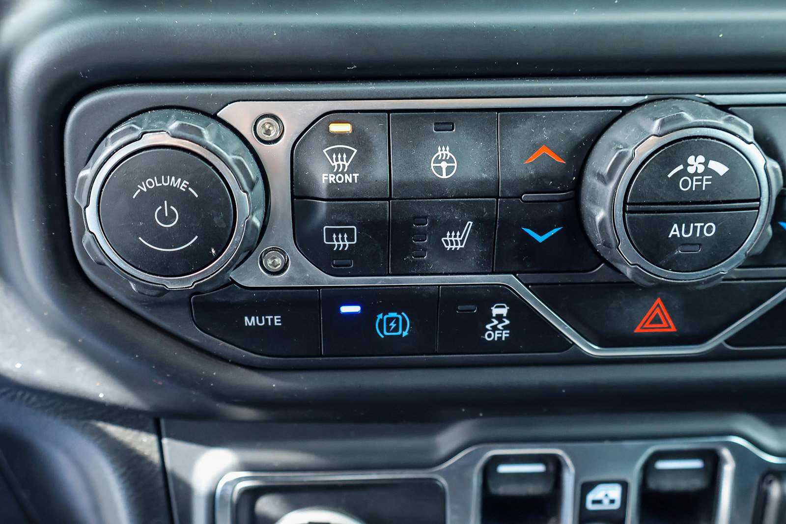 2023 Jeep Wrangler 4xe Sahara photo 3