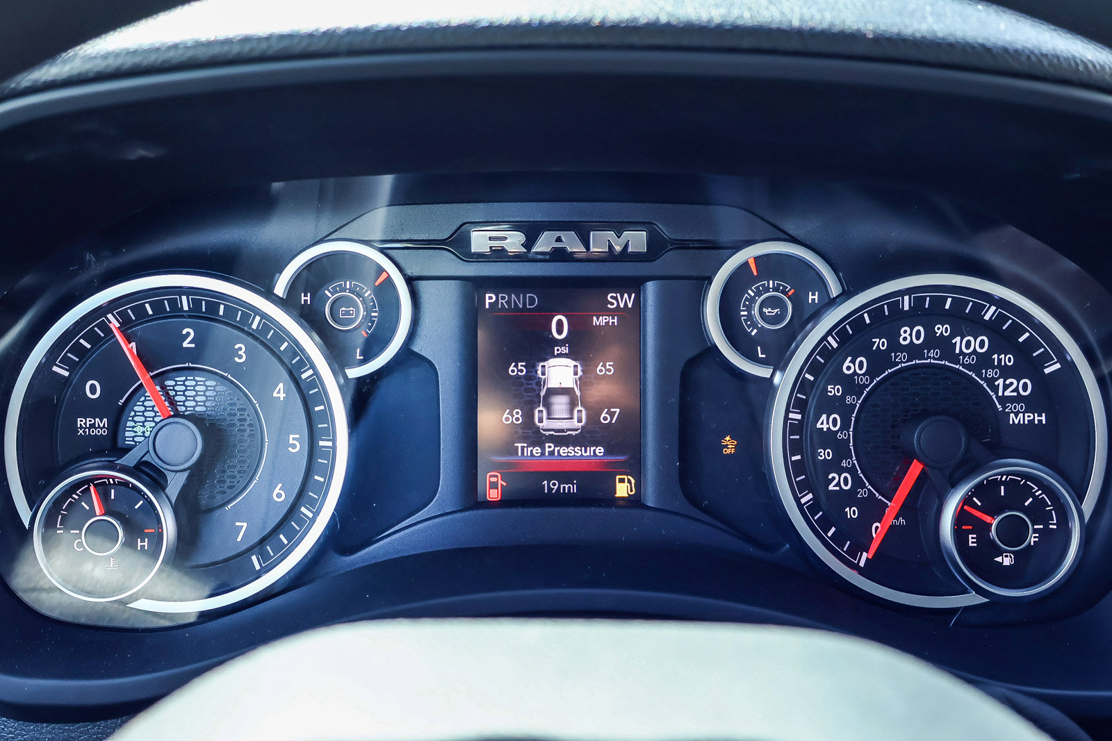 2026 Ram 2500 TRADESMAN CREW CAB 4X4 — 第 14 张照片，共 33 张