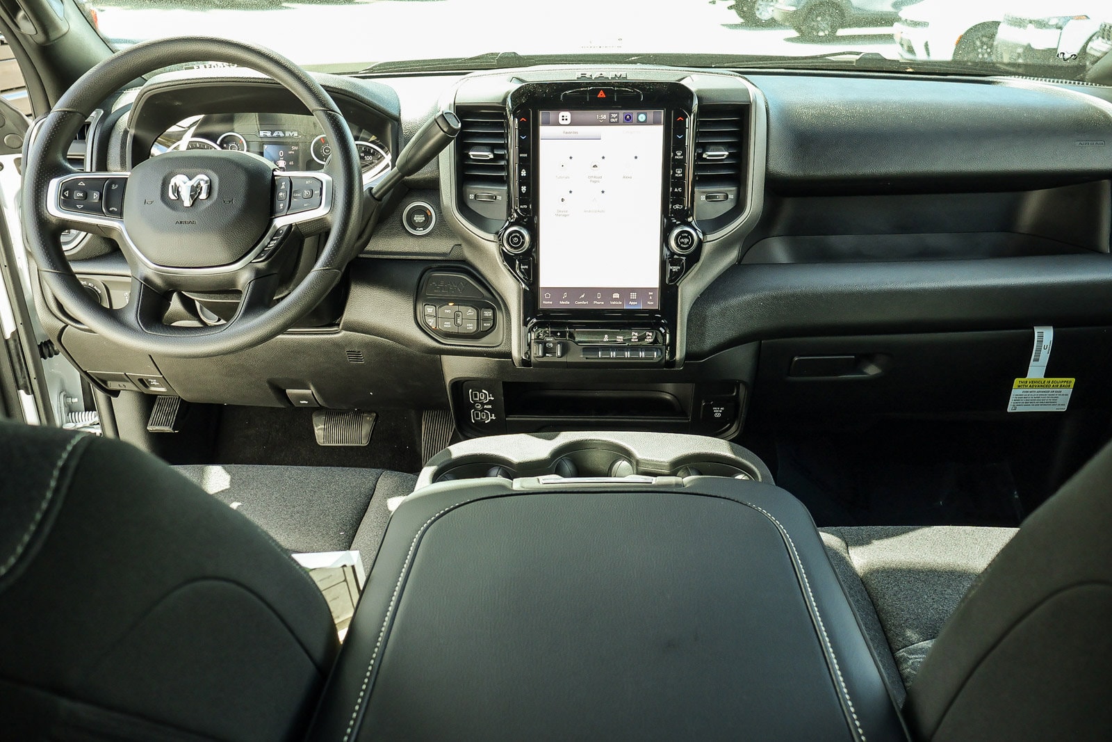 2026 Ram 2500 TRADESMAN CREW CAB 4X4 — 第 9 张照片，共 33 张