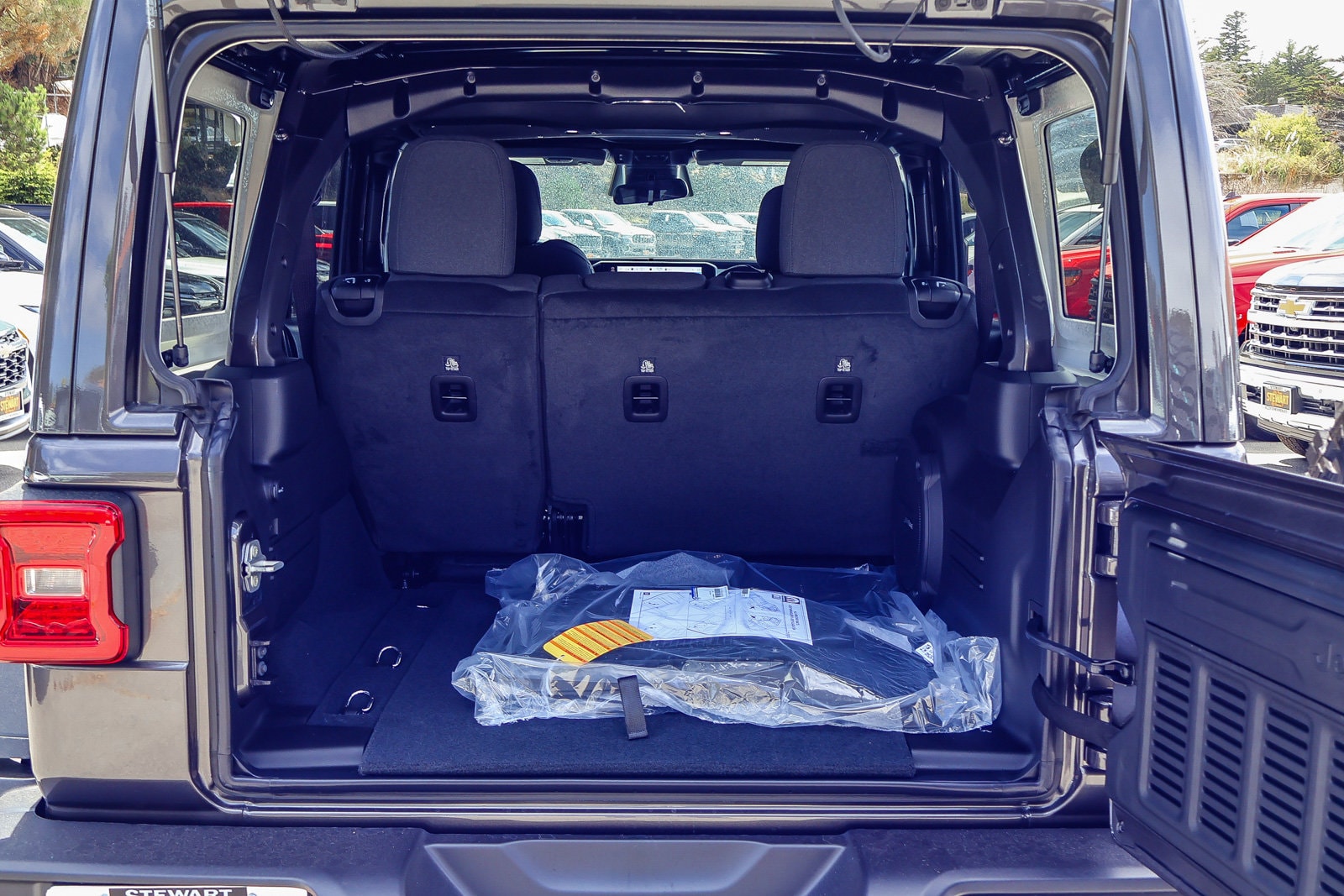 2026 Jeep Wrangler 4-DOOR SPORT — photo 16 of 31