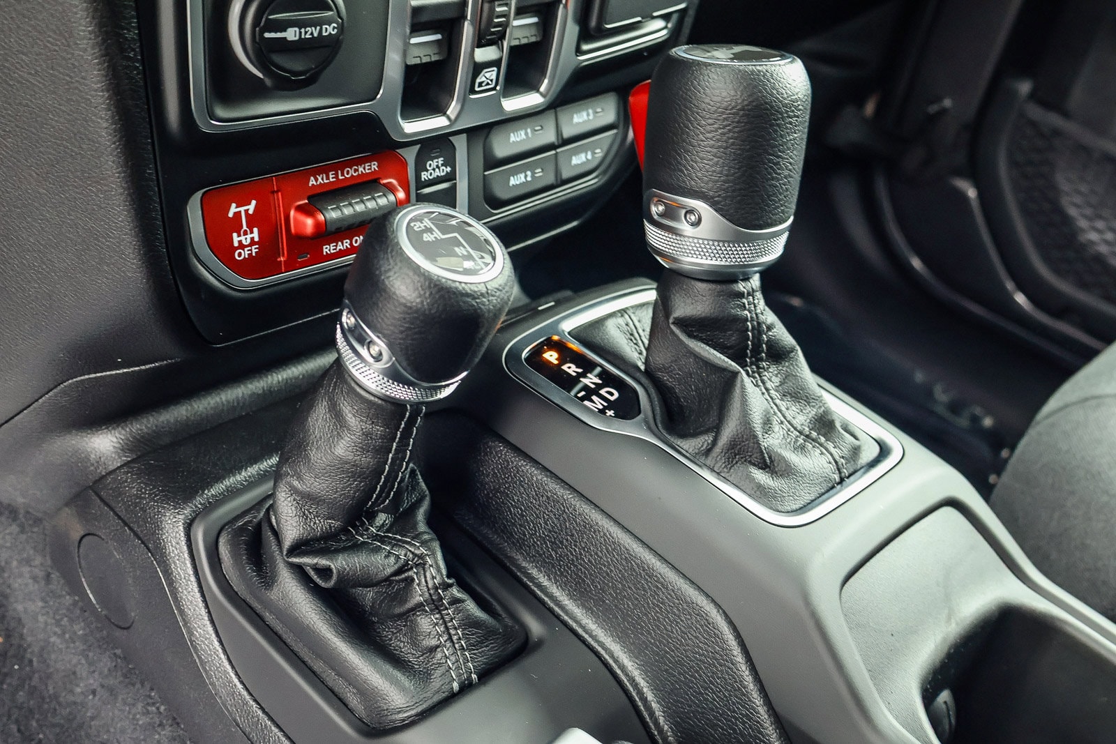 2026 Jeep Wrangler 4-DOOR SPORT — photo 11 of 32