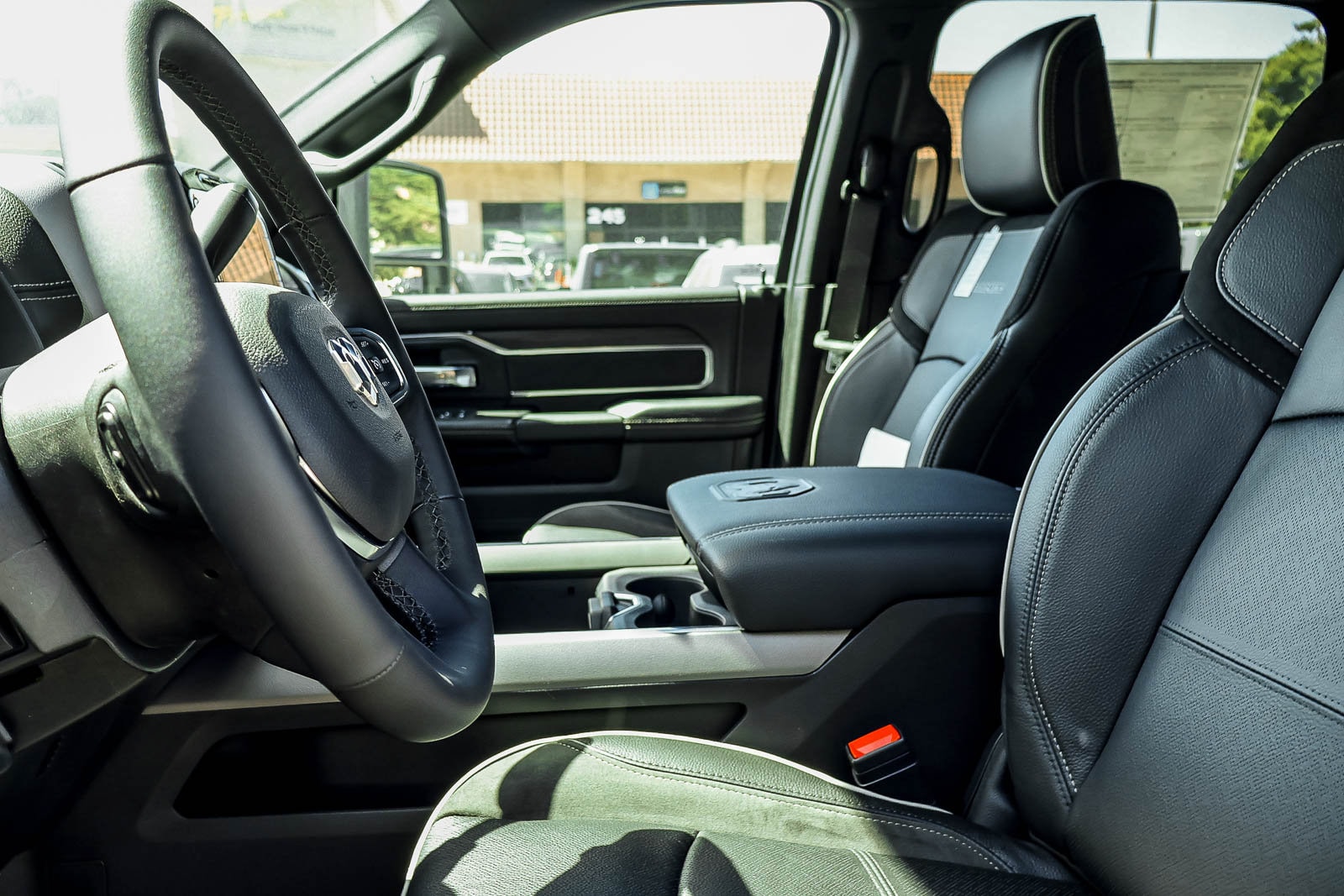 2026 Ram 3500 LARAMIE CREW CAB 4X4 — foto 16 de 33