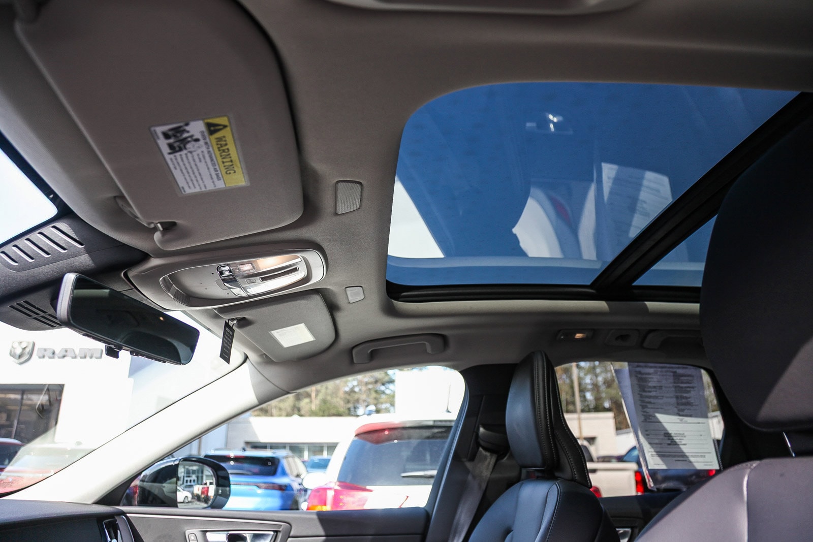 2025 Volvo XC60 plug-in hybrid T8 Core photo 6