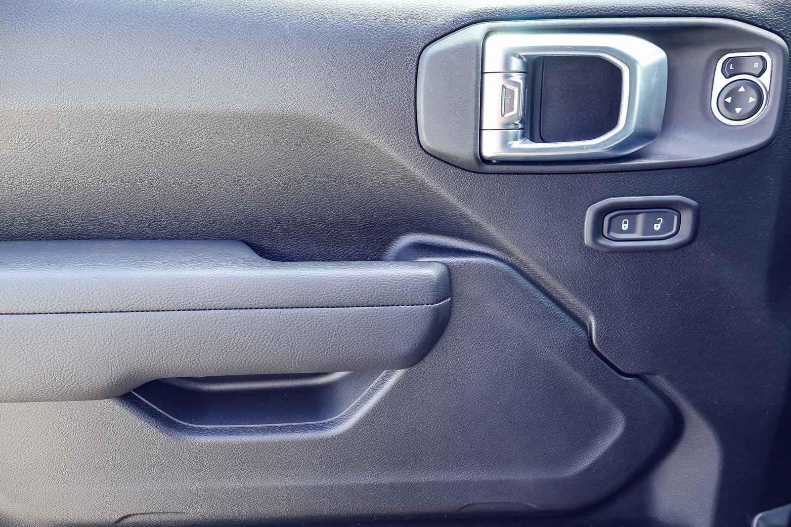 2026 Jeep Wrangler 4-DOOR SPORT — photo 11 of 31