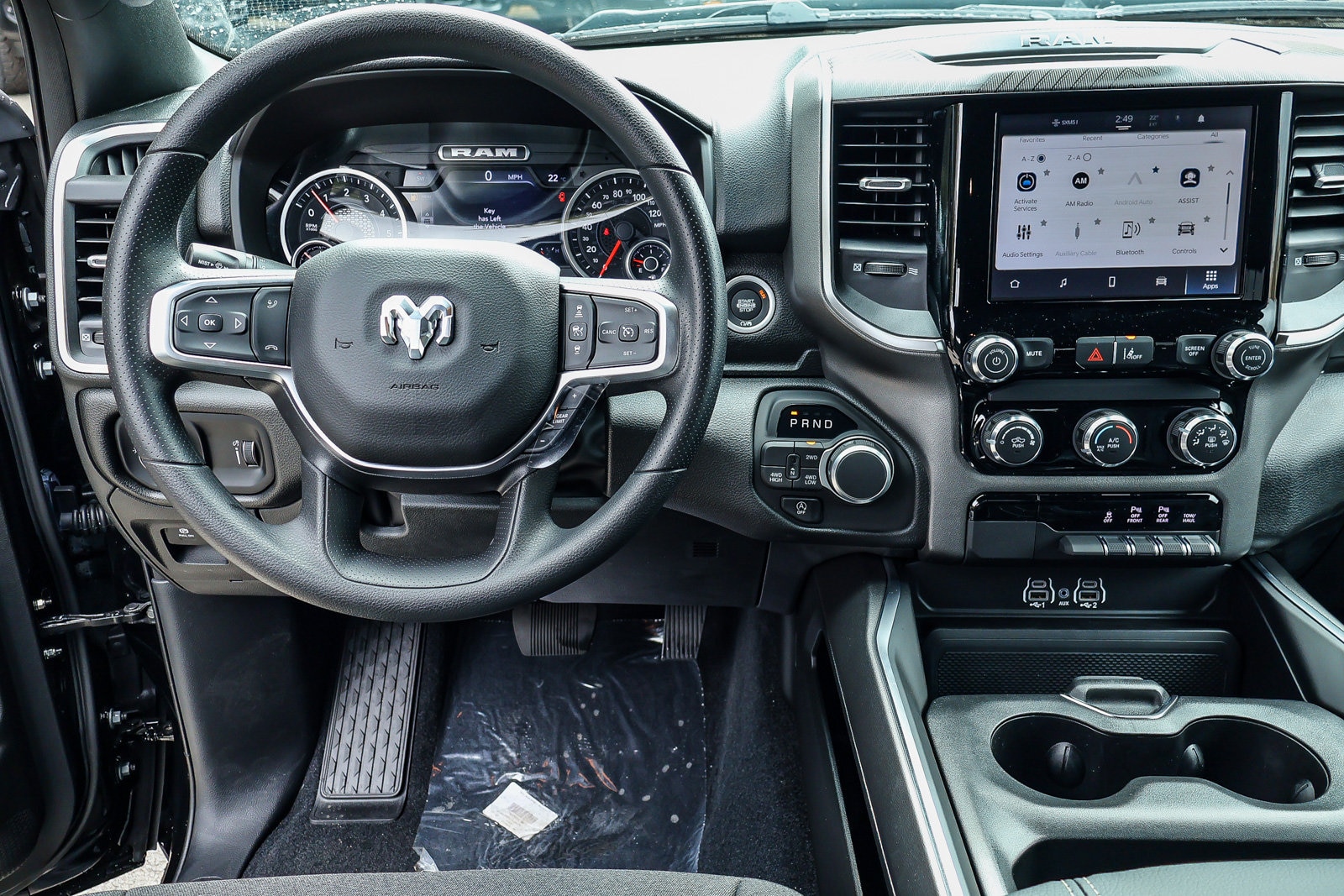 2026 Ram 1500 TRADESMAN CREW CAB 4X4 — foto 3 de 31