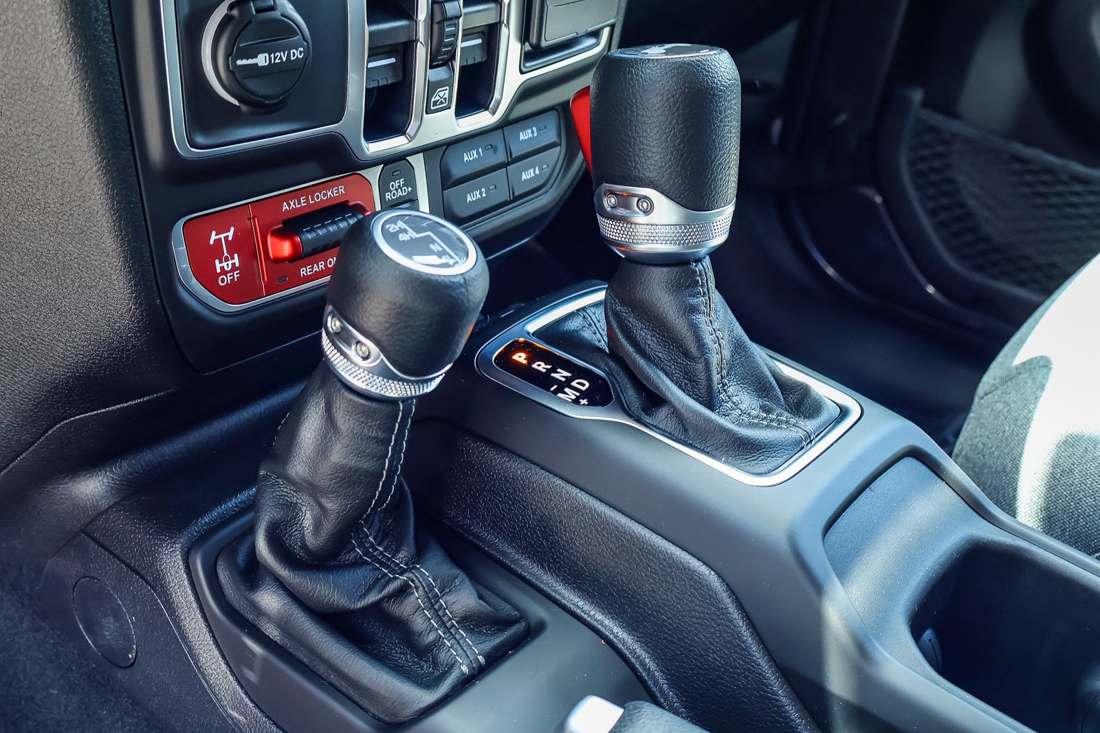2026 Jeep Wrangler 4-DOOR SPORT — photo 10 of 31