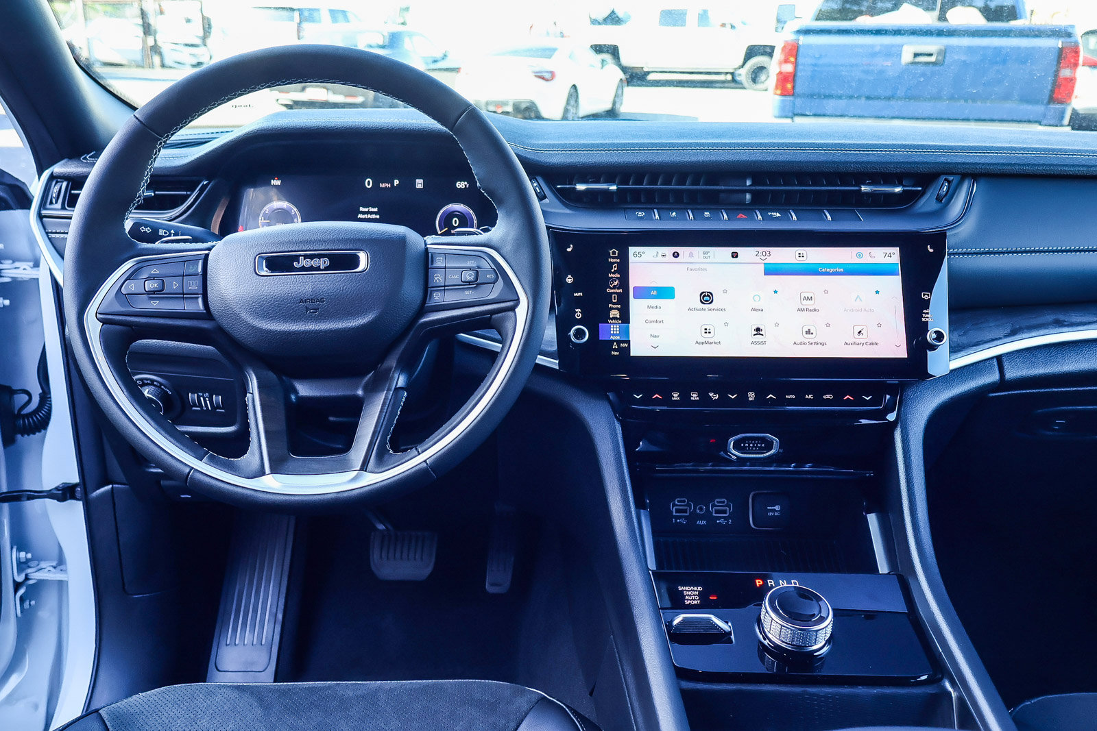 2026 Jeep Grand Cherokee LAREDO 4X4 — photo 3 of 35