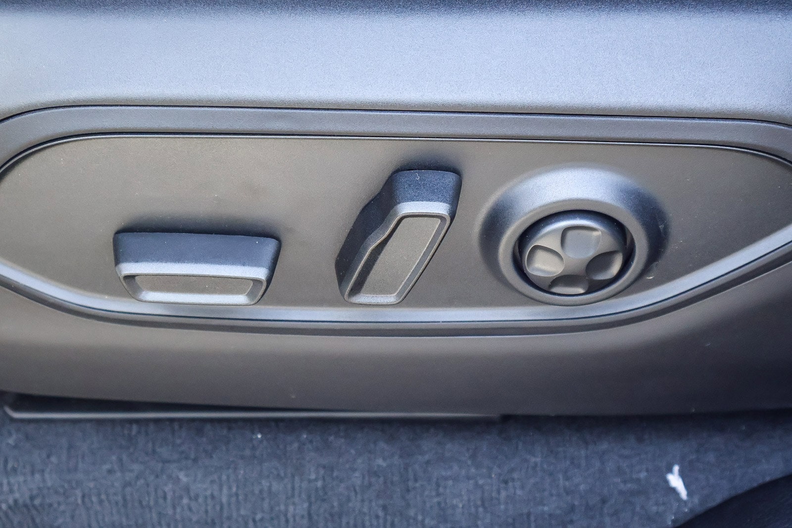 2026 Jeep Grand Cherokee LAREDO 4X4 — 第 14 张照片，共 34 张