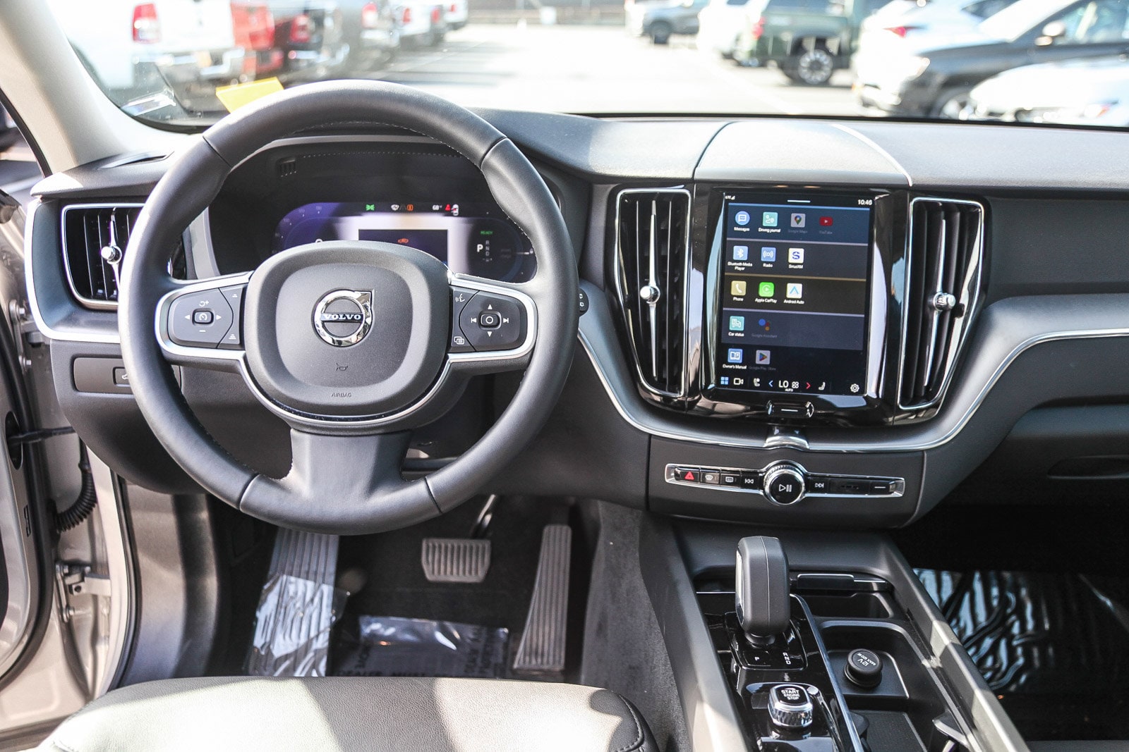 2025 Volvo XC60 plug-in hybrid T8 Core photo 2