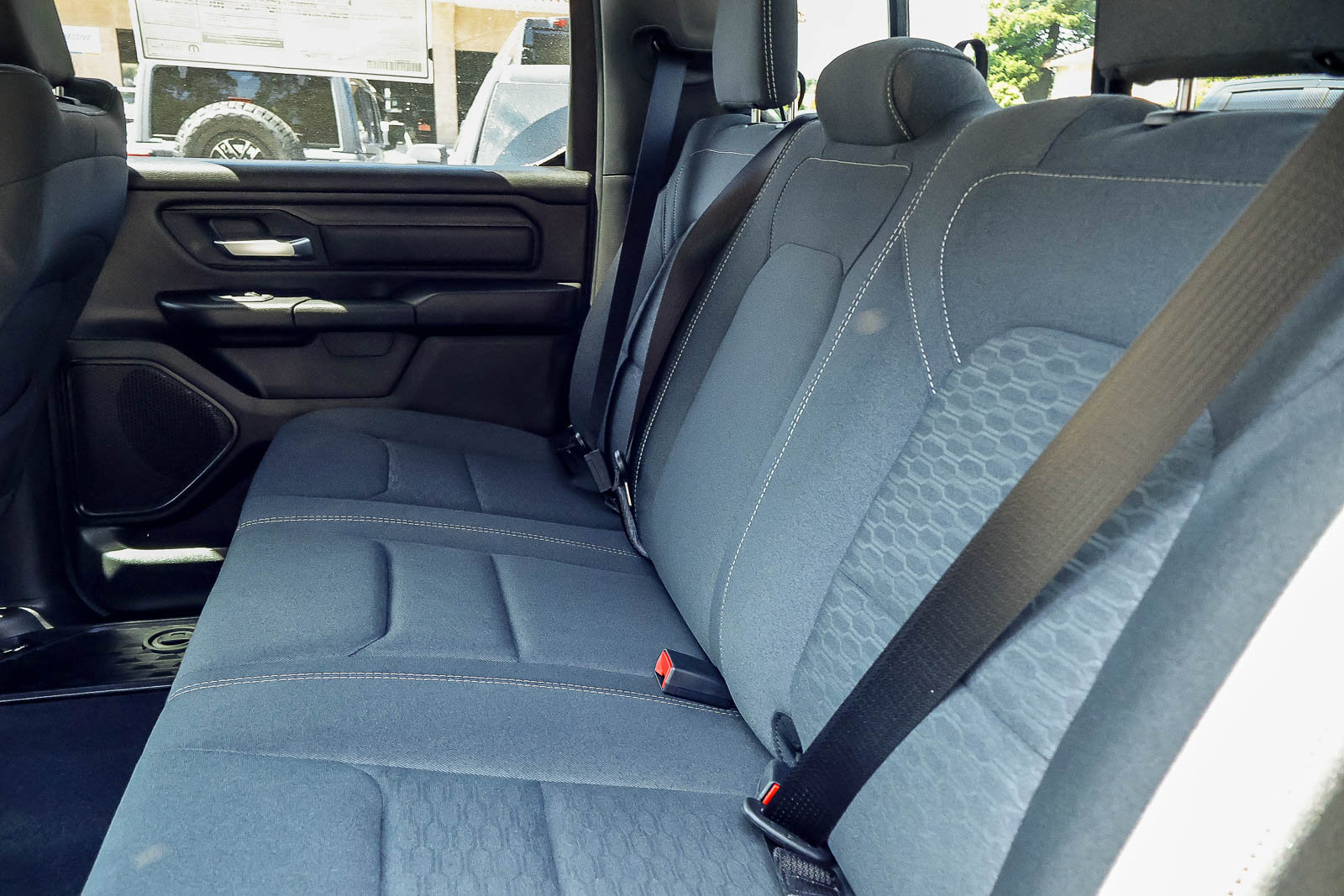 2026 Ram 1500 TRADESMAN CREW CAB 4X4 — foto 14 de 30