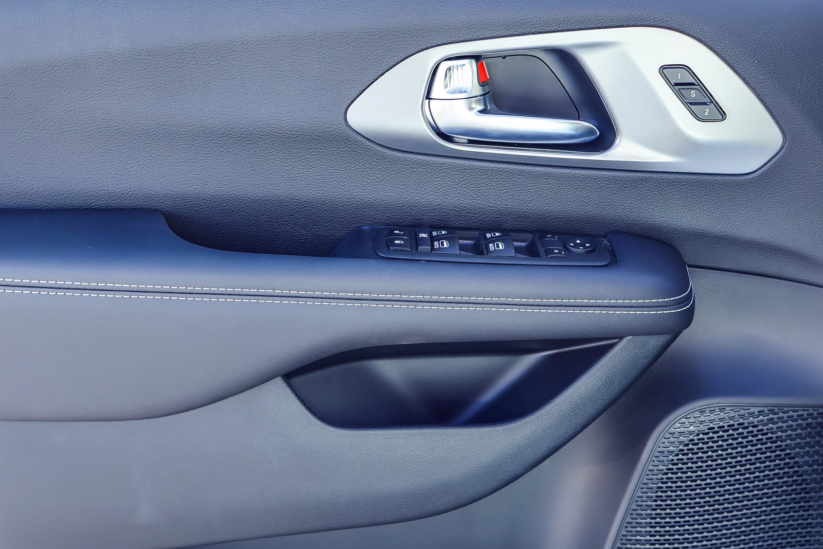 2026 Chrysler Pacifica Select - Photo 12