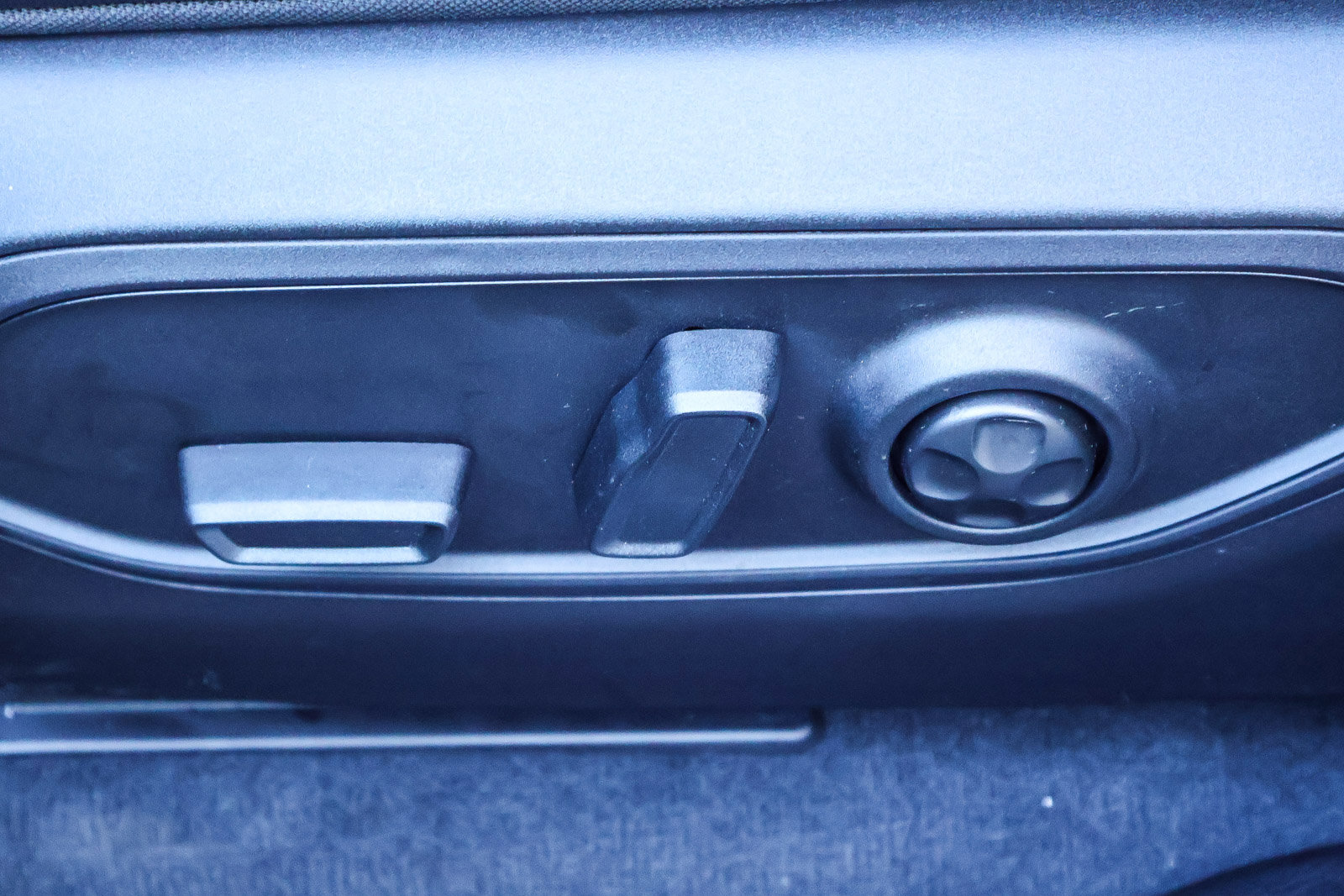 2026 Jeep Grand Cherokee LAREDO 4X4 — photo 15 of 35